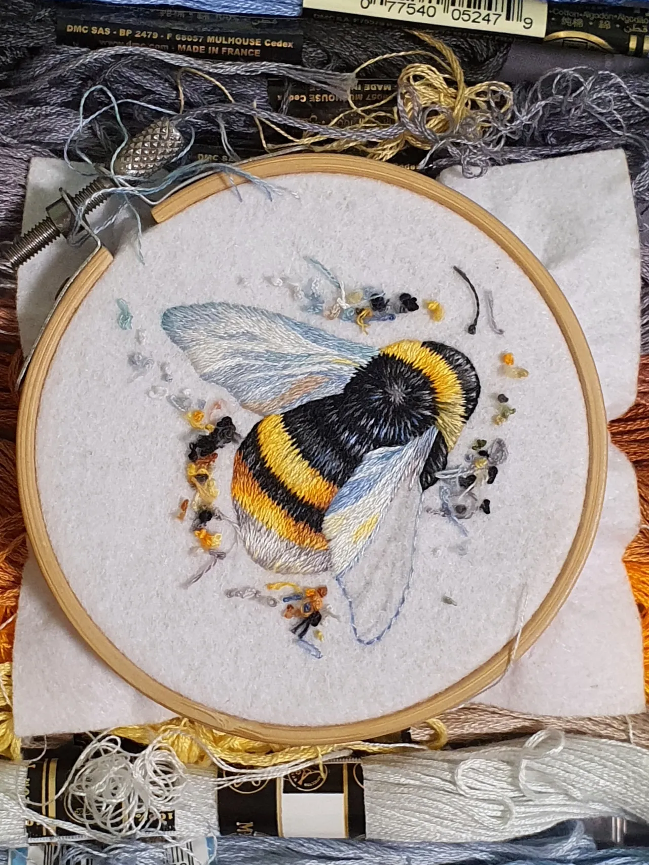 I am drawing. My paints are threads, and my brush is a needle in my hands. Please like if you enjoy watching the embroidery process.