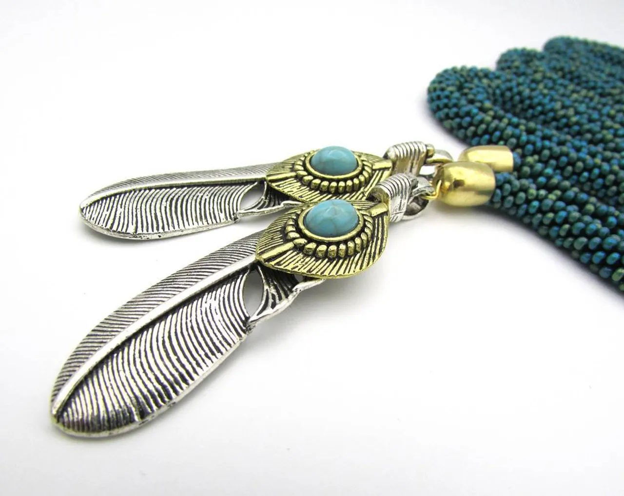 ах, какие перья 💚

#beads #beadwork #lariat #handmade #necklace #bead #chameleon #green #лариат #украшения #украшенияизбисера #украшенияручнойработы #украшениямосква #кольеизбисера #длинноеукрашение #бусы #хамелеон