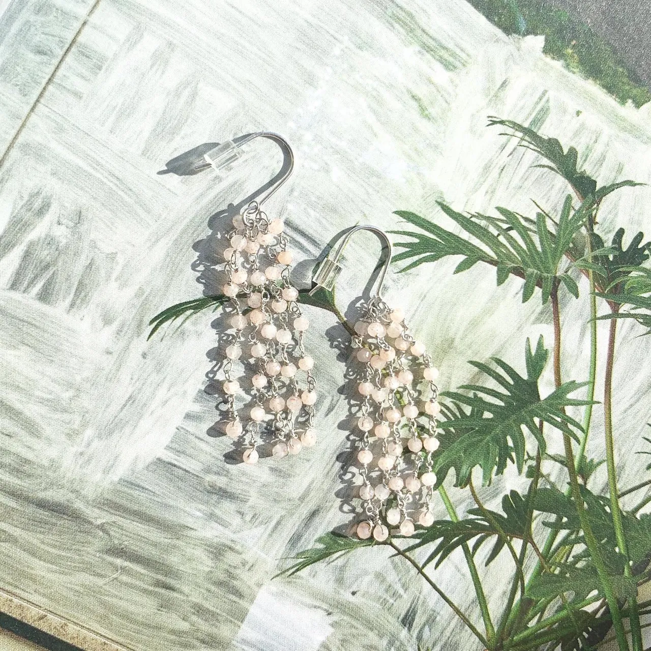 Sunstone
Heliolite
Silver white gold plated
Earrings
I
o
h
c
o
Ë
s
n
i
m
#heliolite #sunstone #earrings #bouclesdoreilles #rose #pink #babypink #saulepleureur #handemade #handmadejewelry #designer