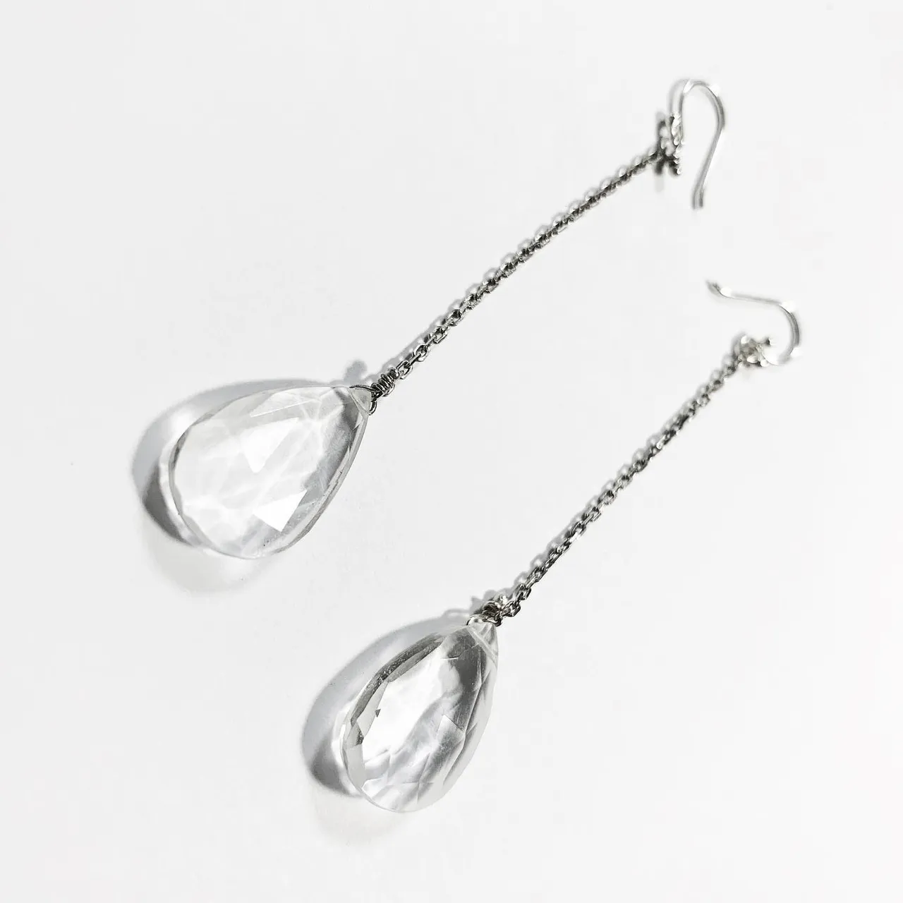 비가와도 괜찮아 
Tristesse
Himalaya crystal rain long chaîne 
Earrings 
Silver+ 18k white gold plated 
I
o
h
c
o
Ë
s
n
i
m
#himalaya #crystal #earrings #tristesse #iohcoesnim_crystal