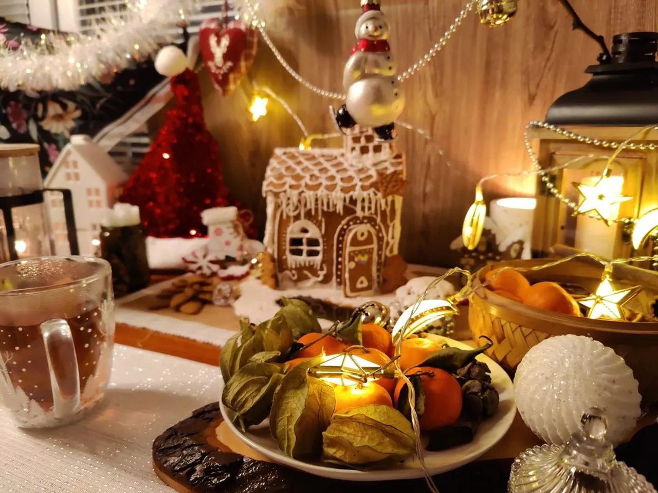 Happy first day of winter and...New video alert! 
Gingerbread house recipe already on the channel of Azura's Alchemy Lab ✨
This holiday season is going to be beautiful, without a doubt.
#christmas
#gingerbreadhouse #gingerbread #recipe #cozy #tea #artisan #teablend #holidays #seasonsgreetings