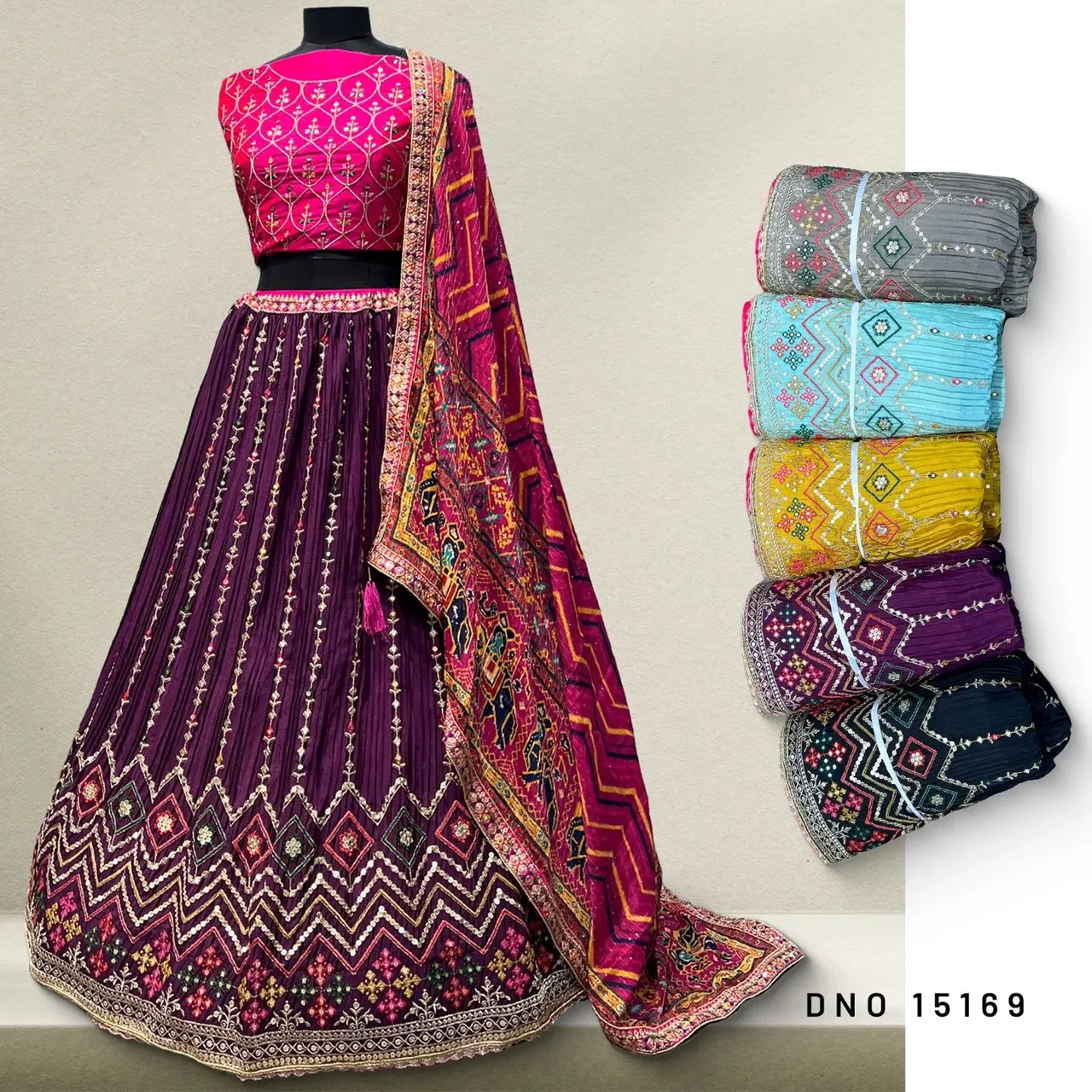 #lehenga #lehengacollection #lehengadesign #lehengalove #lehengacholi #weddinglehenga #receptionlehenga #engagementlehenga #ranipinkcholi #winelehenga #printeddupatta