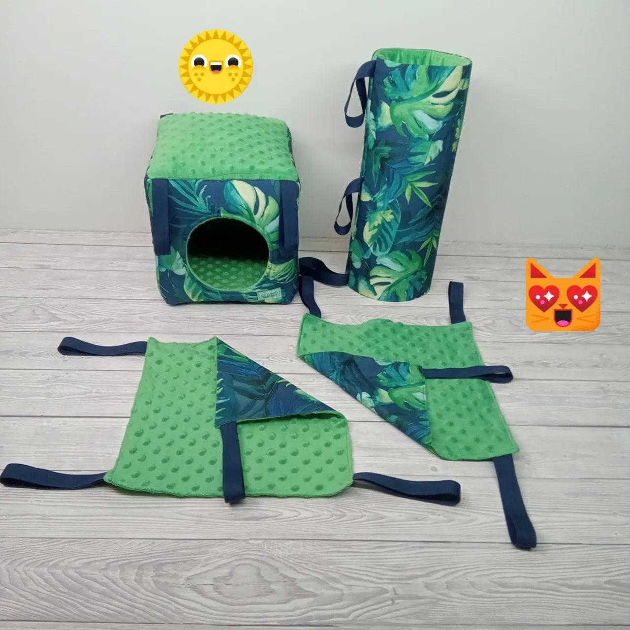 Za oknem śnieg, u nas zielono 🌴🌿🌿🌱.
Snow outside, it's green here 🌴🌿🌿🌱.
#domekdlaszynszyli
#domekdlaszczurkow
#domekdlaswinkimorskiej
#hamakdlazwierzaka
#fleececube
#hideyholehammock
#ferrettoys
#rattoys
#ferretnation