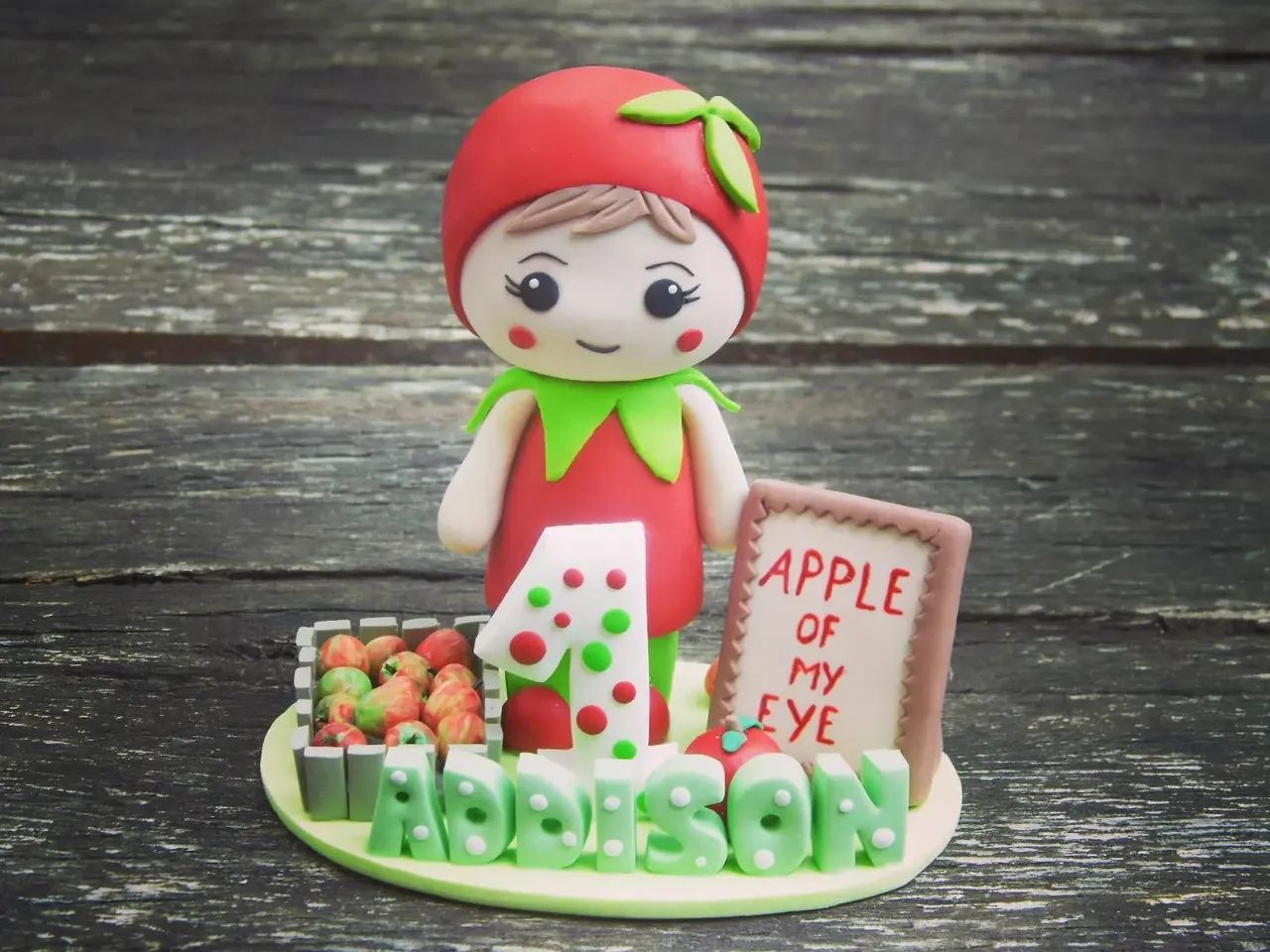Apple of my eye - it refers to the tiny reflection of yourself that you can see in other people's pupils 🥰 I love that. To see more of my creations please visit my Etsy shop in bio 👉👉
#artistsoninstagram
#artists #artwork #artoftheday #love #likes #followme #beautiful #homemade #handmade #likeforlikes #artsy #etsyseller #smallbusiness #personalizedcaketopper #custom #firstbirthday #appleofmyeye🍎 #appleofmyeye #girlbirthday #love #clayfigurine #polymerclayart