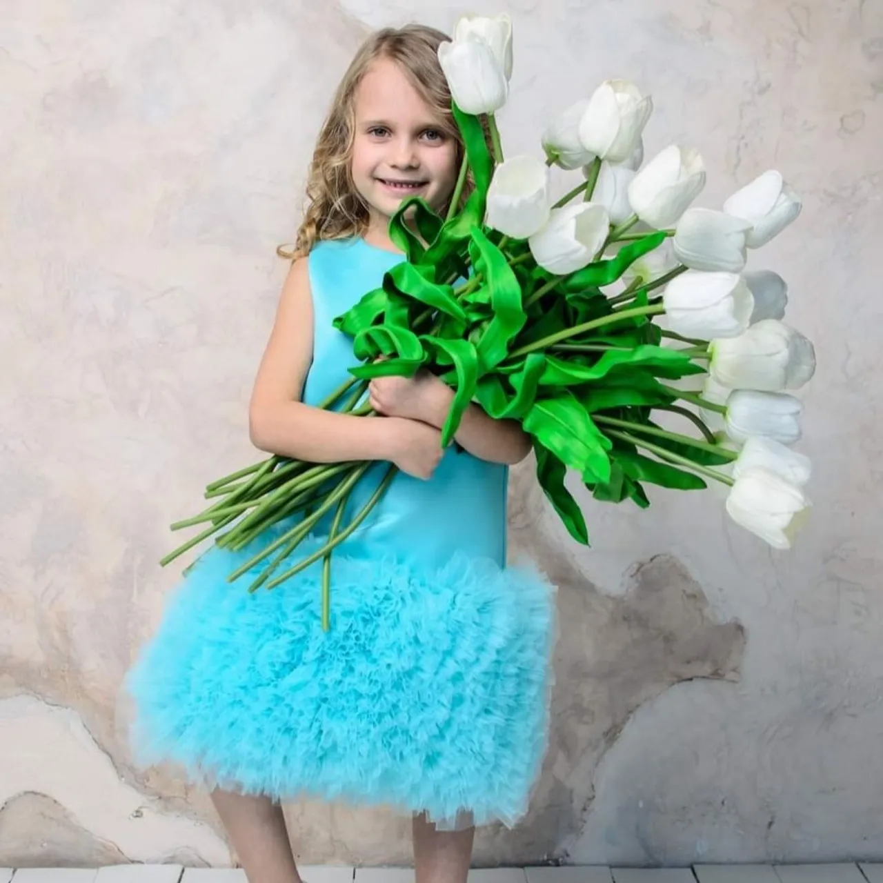 Neatkarīgi no vietas un laika - svinīgs pasākums dārziņā, skolā, pulciņā vai domubiedru klubā;
dvēseliskā vienotība mūs silda un sniedz spēkus! 🚀✨

Sveicam visas jaunās dāmas 
un jaunskungus ar lielo jaunās dzīves sākumu un zinību gada sākumu!!! 🌸

Novēlama katram neizsīkstošas iespējas, sparu, veselību 🍯un atbalstu! 

Esam bezgala priecīgi būt par mazu daļiņu Jūsu īpašajos spēkos! 👗

🌠Piedāvājam gan individuālās šūšanas pakalpojumus, gan iespēju izvēlēties savu sapņa kleitu no gataviem modeļiem 
🌟Plaša tilla, mežģīņu un audumu krāsu izvēle. Var arī kombinēt krāsas 🌟Kleitas garumu/dizainu var mainīt 🌟Kleitas tiek šūtas pēc jūsu individuālajiem mēriem vai jebkura standarta izmērā no 74 cm līdz 147 cm un XS - XXL izmēros 
🌟Lai pasūtītu rakstiet PM vai Viber/Whatsapp 29 787 257, lai pielaikot un redzēt gatavas kleitas

#tills #riga #latvia #meitas #krāsas