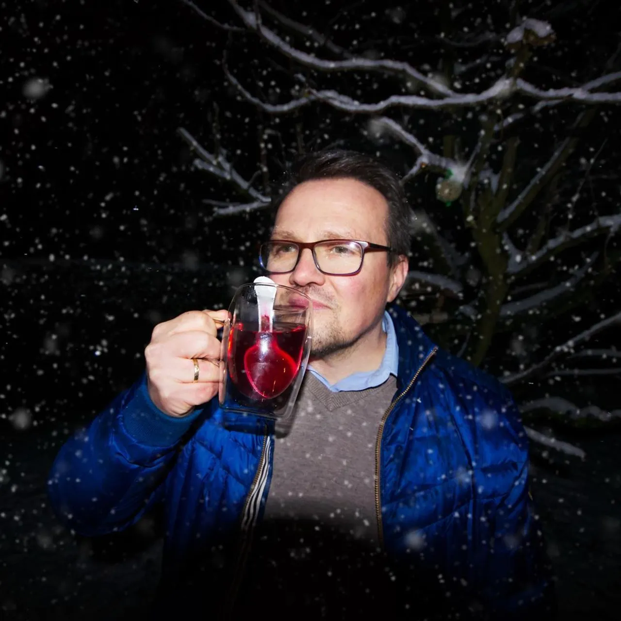 Bei uns schauen gerade nach langer Zeit mal wieder die kalten Winter- und Schneetage vorbei 😍 Da passt nichts besser, als ein leckerer Tee 🍵

Wie ist das Wetter bei euch?

#Tee #Tea #TeeZeit #TeeLiebe #TeeLiebhaber #TeeLaden #TeeTrinken #TeaLover #TeaTime #Schnee #Winter #Snow #Winter