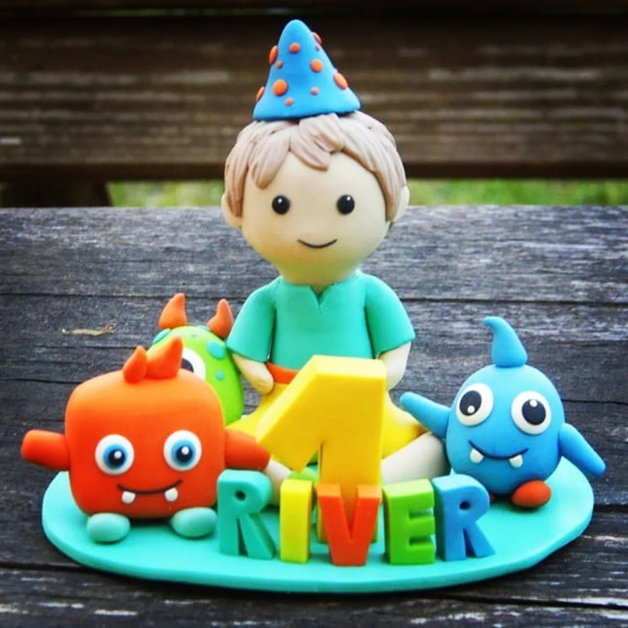 Cake topper made with lot of love π₯° #caketopperpersonalizado #birthdaygiftsπ #monstercake #monstercaketopper #personalizedgifts #monstertheme #firstbirthdaycake #firstbirthdayparty #firstbirthdaycaketopper #cakedecorating #polymerclay #art #creations #colorful #giftideas #etsyseller #smallbusiness #clayfigurine #cakefigurine #personalized #customorders #birthdaydecor