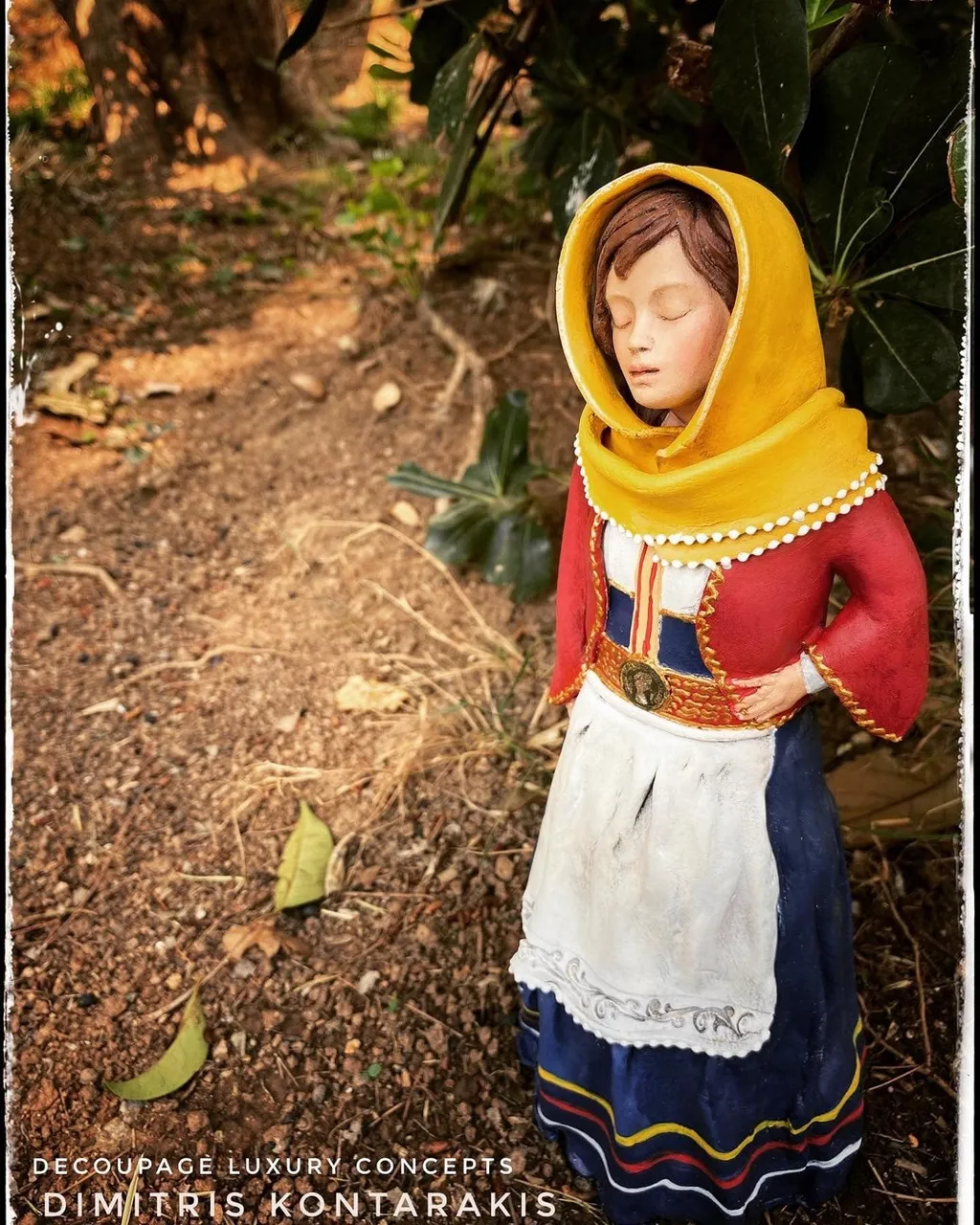 Σας παρουσιάζουμε την "Αγλαΐα" μια νοικοκυρά του χωριού με την παραδοσιακή της ενδυμασία. Δημιουργία του Δημήτρης Κονταράκης @dimitris_kontarakis  σε συνεργασία με την Areti Tori . Φτιαγμένη από έτοιμο γύψινο κεφάλι, αυτοξηρούμενο πηλό και ακρυλικά χρώματα. Δείτε τα γύψινα αγαλματάκια εδώ: ➡ https://www.xeirokamoto.gr/products/paverpol-ylika-gia-sklirynsi-yfasmatos/gypsina-agalmatidia #clayart #clay #crafts #craftsupplies