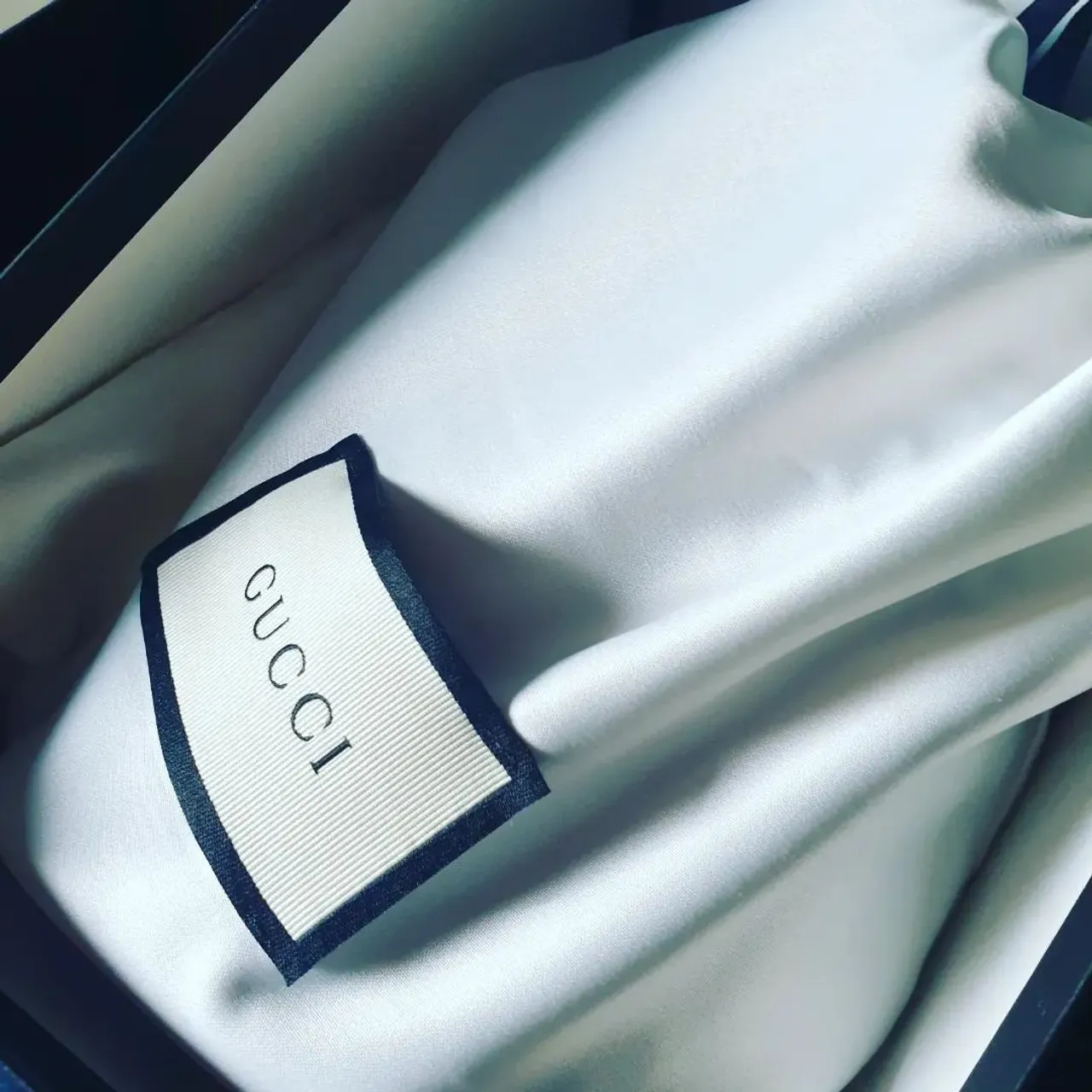 Told you Gucci got my heart lately. Been so so pleased to be able to work on this Mini Marmont Bucket bag. It will be going home soon and I will have some lovely memories from working with it. Organiser available on the website #gucci #gg #guccimarmont #marmont #marmontbag #ggmarmont #bee #guccibucketbag #marmontbag #bagorganizer #luxurybagheaven