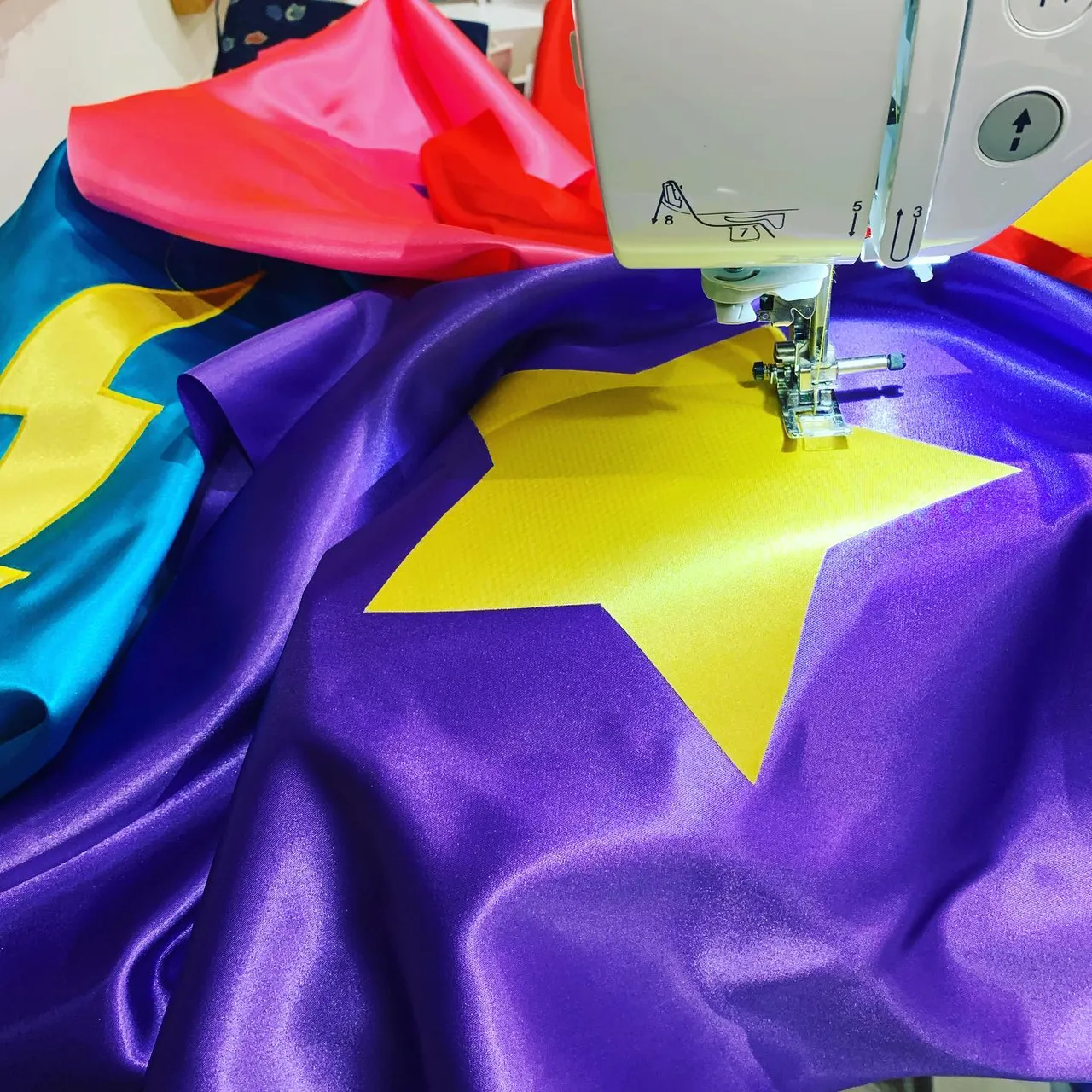 Super hero capes hot off the sewing machine and flying off to their new owners! Available to order with matching cuffs and masks on our Etsy shop. #superherocape #handmadechildrensclothes #kidsgiftideas #superherokids #superherokidsparty #madeingreenwich #deptforddoesart #solocraftfair #shopsmall #shoplocal #shopsmalllovelocal #shopsmallbrands #shopsmallspreadjoy #shopsmallchristmasuk #appliquework #personalisedgifts
