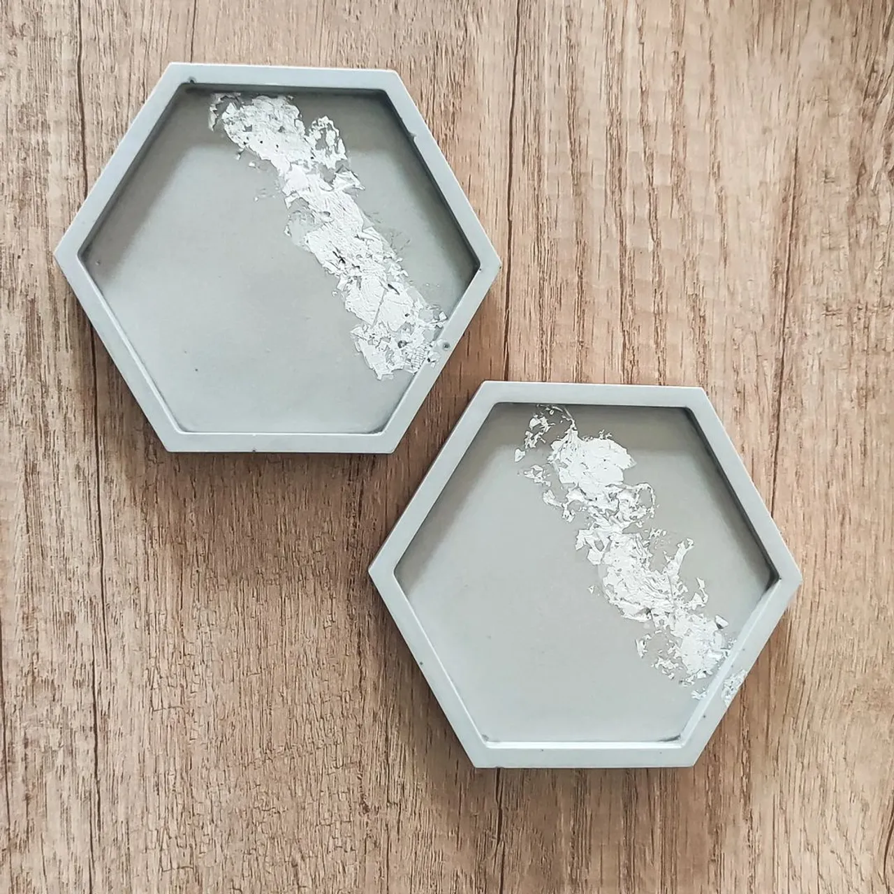 My favourite colour ๐
.
.
.
#jesmonitedecor
#etsy
#shadesofgrey
#silver
#hexagon
#coasters
#etsyseller
#etsyshop
#jesmonite
#cozyhome
#ecodecor
#homeaesthetics
#homedecor
#handmade