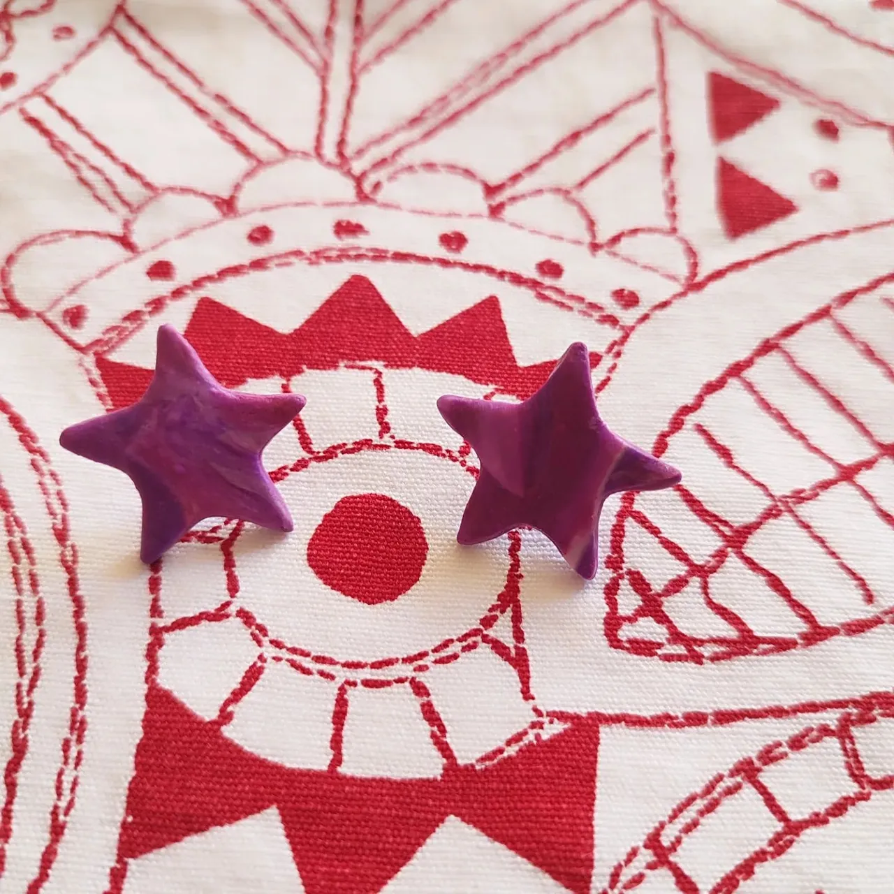 Stars by night 💜⭐

Choose your favourite colour!

#new #etsy #etsyshop #personalizables #pendientesartesanales #pendientes #arcillapolimerica #polimerclay #artesania #artesanal #handmadejewelry #handmade #handmadeearrings