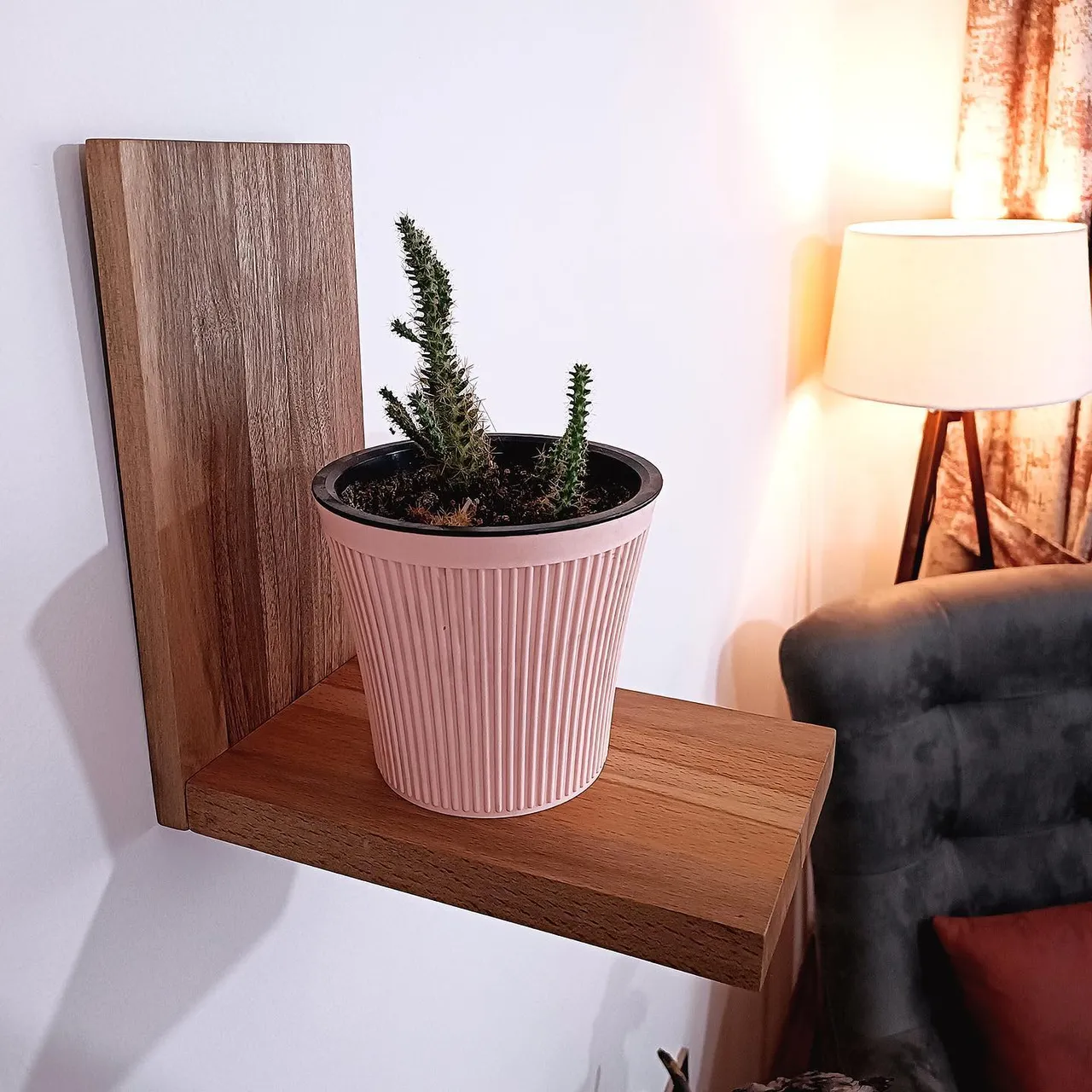 Wooden Shelf Plant Shelf Floating Shelving L Wall Hangings Shelf Plant Hanger Single Wood Shelves Oak Walnut Shelf Home Living Room Decor
ETSY 👉 oddunnwoodfurniture.etsy.com
#etsy #etsyseller #etsysellersofinstagram #etsyshop #etsyhandmade #etsystore #etsysellers #etsyshopowner #etsylove #kesfet #keşfet #woodworker #woodwork #woodworking #woodenshelf #woodenshelves #shelf #shelving #shelves #wood #oddunn #oddunncom @oddunncom