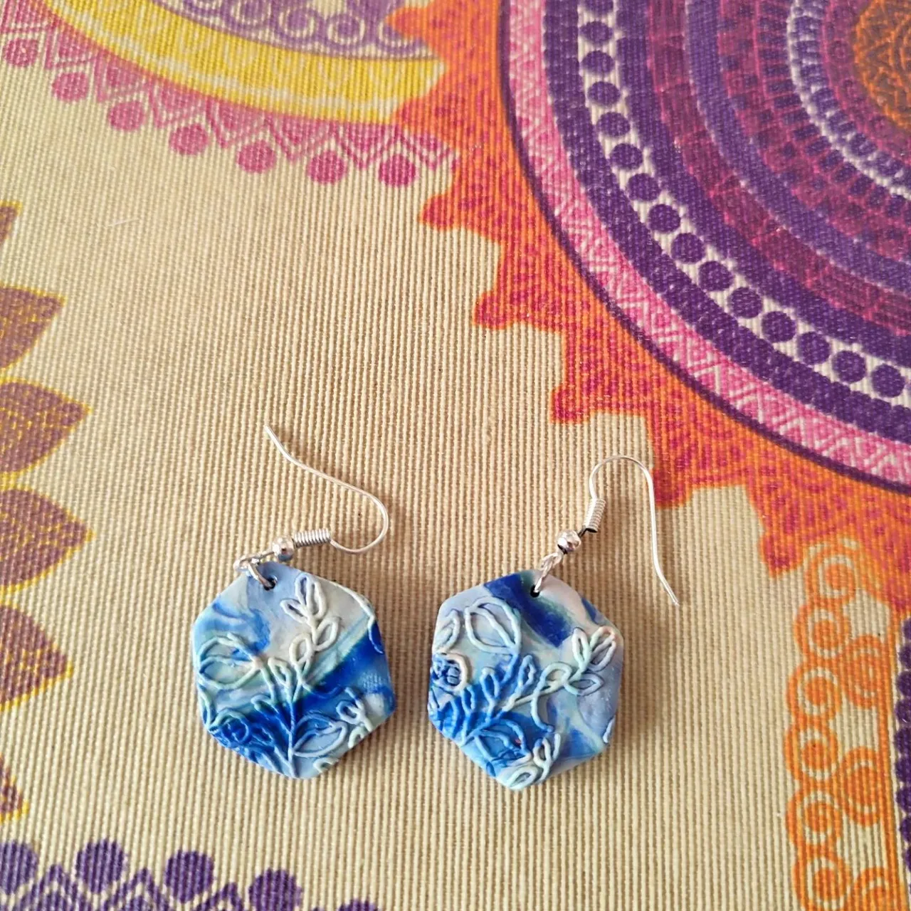 ¡Llegan novedades!💙💐
Welcome new products!💙💐
#arcillapolimerica #artesania #artesanal #personalizables #pendientesartesanales #polimerclay #pendientes #earrings #handmadejewelry #handmade #handmadeearrings #blue #new #azul #flowers #flores
