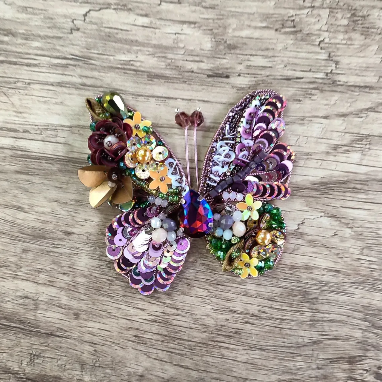 Ще один крутезний метелик 🦋
🟣💜💜💜💜💜💜💜💜💜💜💜
#handmadebrooch 
#embroidedjewerly 
#embroiderybrooch 
#embroideredgifts
#beadedbutterfly
#emboideredbutterfly
#вишитаброшка
#вишитийметелик