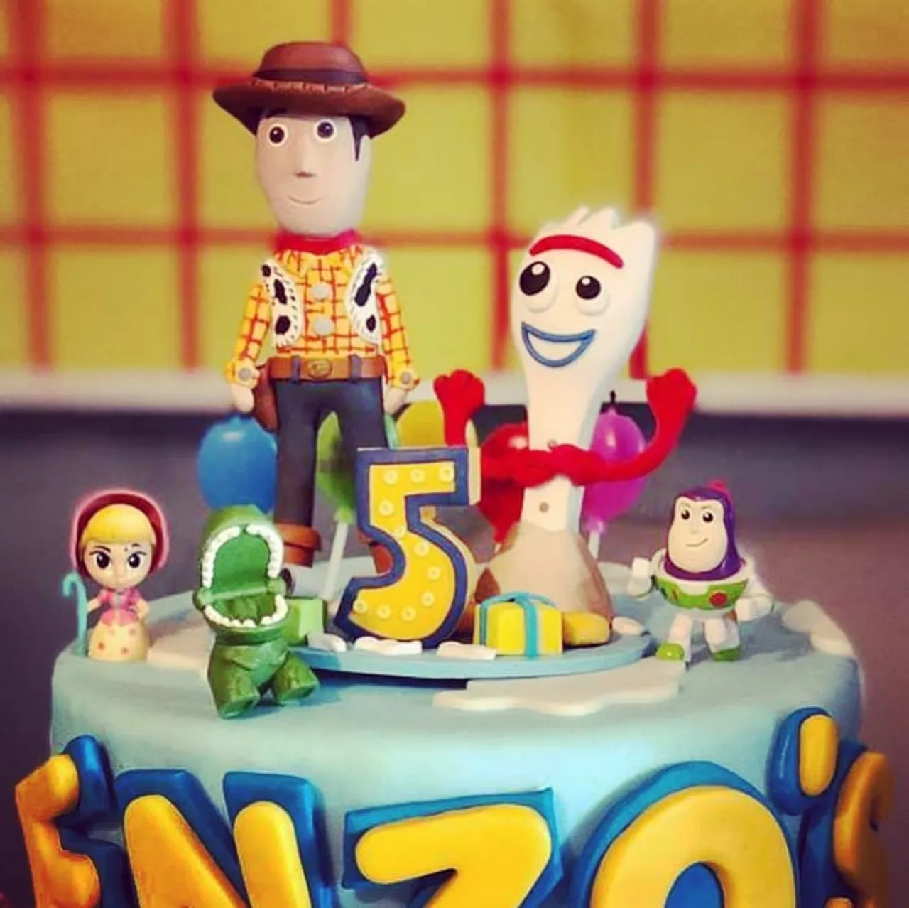 Love this one π
You will find my shop in bio ππ
#toystory #toystory4 #creation #polymerclayart #etsysellers #etsysellersofinstagram #caketoppers #cakefigurine #cakeideas #cakedecorators #etsypolymerclay #figuresanya #toystoryfigure #toystoryland #toystorywoody #woody #forky #forkytoystory4 #lovecreation #colorful