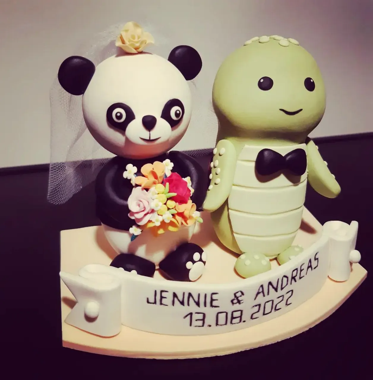 Do you like animals? Me too π This cake topper was made for such a beautiful and very unique couple. π₯° and if you like this kind of style and you want your personalized cake topper or just figurines for home decoration or collection, please visit my Etsy shop in bio ππ
#pandaπΌ #turtleπ’ #lovememories #weddingmemories #keepsakeforever #polymerclayart #fimoart #polymerclaycake #turtlecaketopper #pandacaketopper #couplecaketopper #personalizedcaketopper #customgifts #giftforcouples #personalizedgiftforwedding #collectiblefigure #animalfigures #animalcaketoppers #madewithloveβ€οΈ