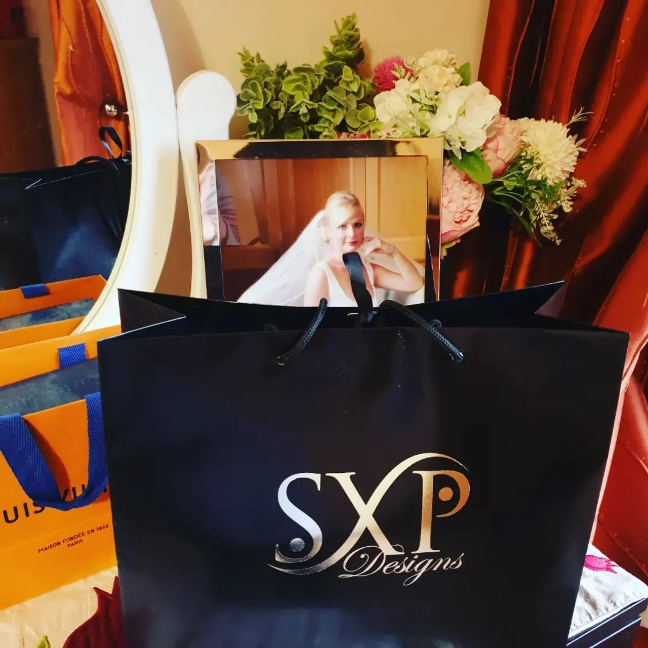 Christmas ready!
With the attempt to buy local, support small businesses and acquiring foreven pieces, I share with you my best kept secret @sxp.designs cashmere.
I have been a customer for the last 4 years and I have been over the moon with every piece bought. But this one....omg! The most amazing shade of pink. So now you also know my second secret, my pink obsession. Don't hesitate to find out your next cashmere piece by sxp designs and starts curating,  not consuming. 
#sxpdesigns #cashmereaddict #cashmere #madeinuk #madeinscotland #cashmereshawl #curated #scottishautumn #christmas #luxurybagheaven #pinkobsession #pinkcashmere