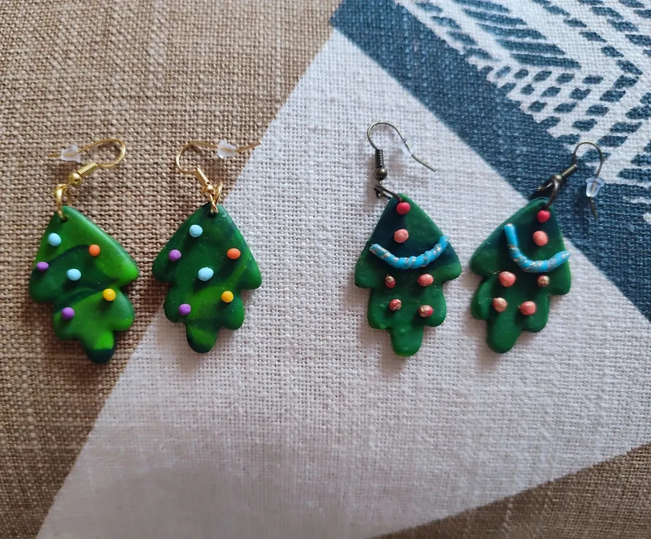 ¡Ya es Navidad!🎄
Christmas time! 🎅

#christmascollection #christmas #personalizables #pendientesartesanales #polimerclay #pendientes #arcillapolimerica #artesania #artesanal #etsy #etsyshop #handmadejewelry #handmade #handmadeearrings