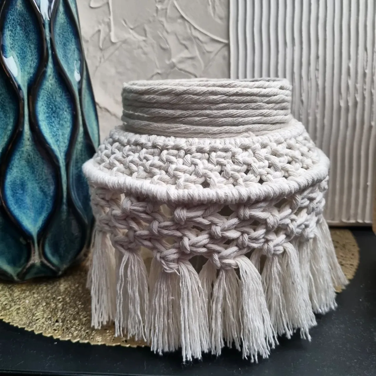 Lampion z makramy 

#macramedecor #lampion #homedecor #handmade #macrame #macrametutorial #macramé #ozdobawnętrza #interiordesign #uniquegifts