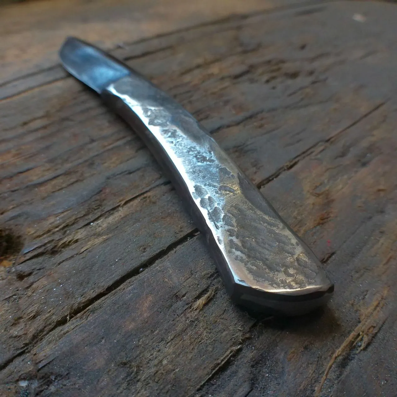 et un de plus ! lien de la boutique en bio ;)
prix : 160€
#knife #couteau #brutdeforge #forge #art #artisanatfrancais #artisanatdart #artisanat
