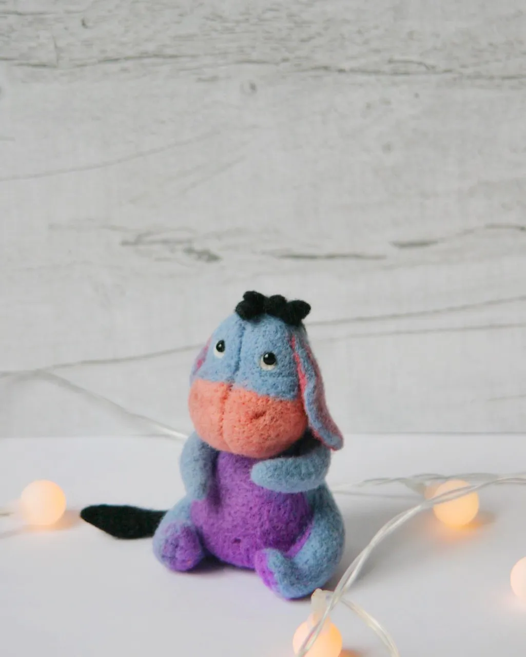 Ослик Иа 💙 
Милый глазастик , ищет домик 💙
Ростиком 9,5 см 
Сухое валяние , ручная работа 💙

#творчество #сухоеваляниешерстью #шерсть #ослик #осликиа #мультики #персонажи #ручнаяработа #подарок #назаказ #уют #санктпетербург #москва #калининград #войлок #валяние