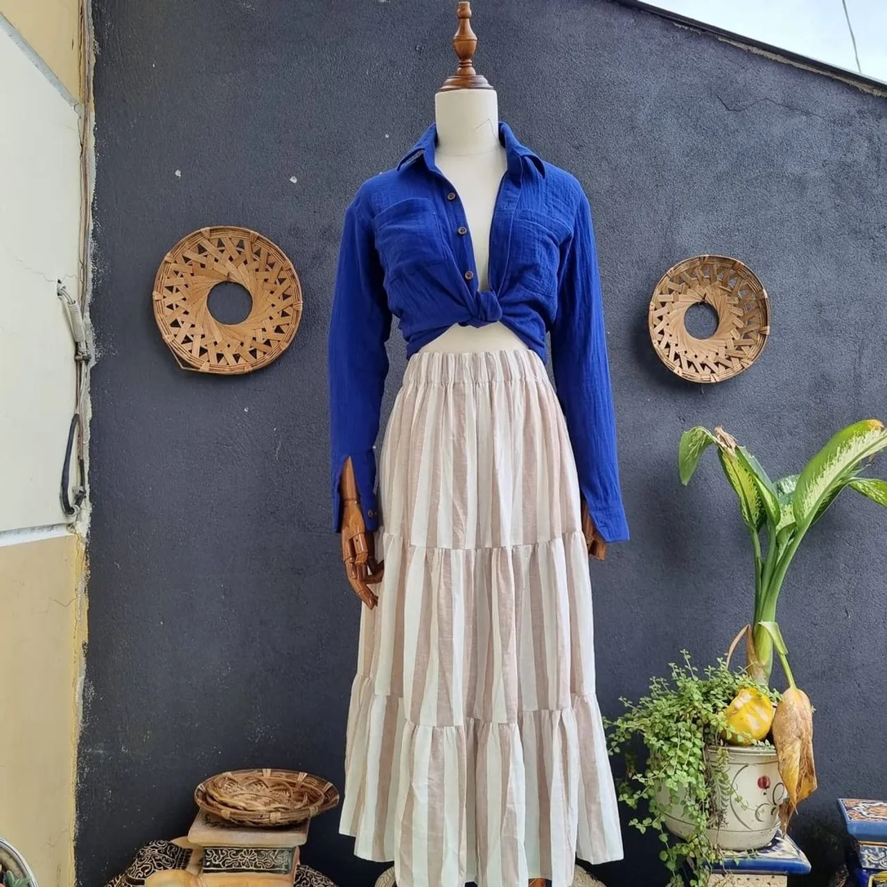 Our collection skirt are cut from linen and have a elastic waistband for comfort.❤️💯🎉 
#bellahatailors 
#linenskirt 
#skirt