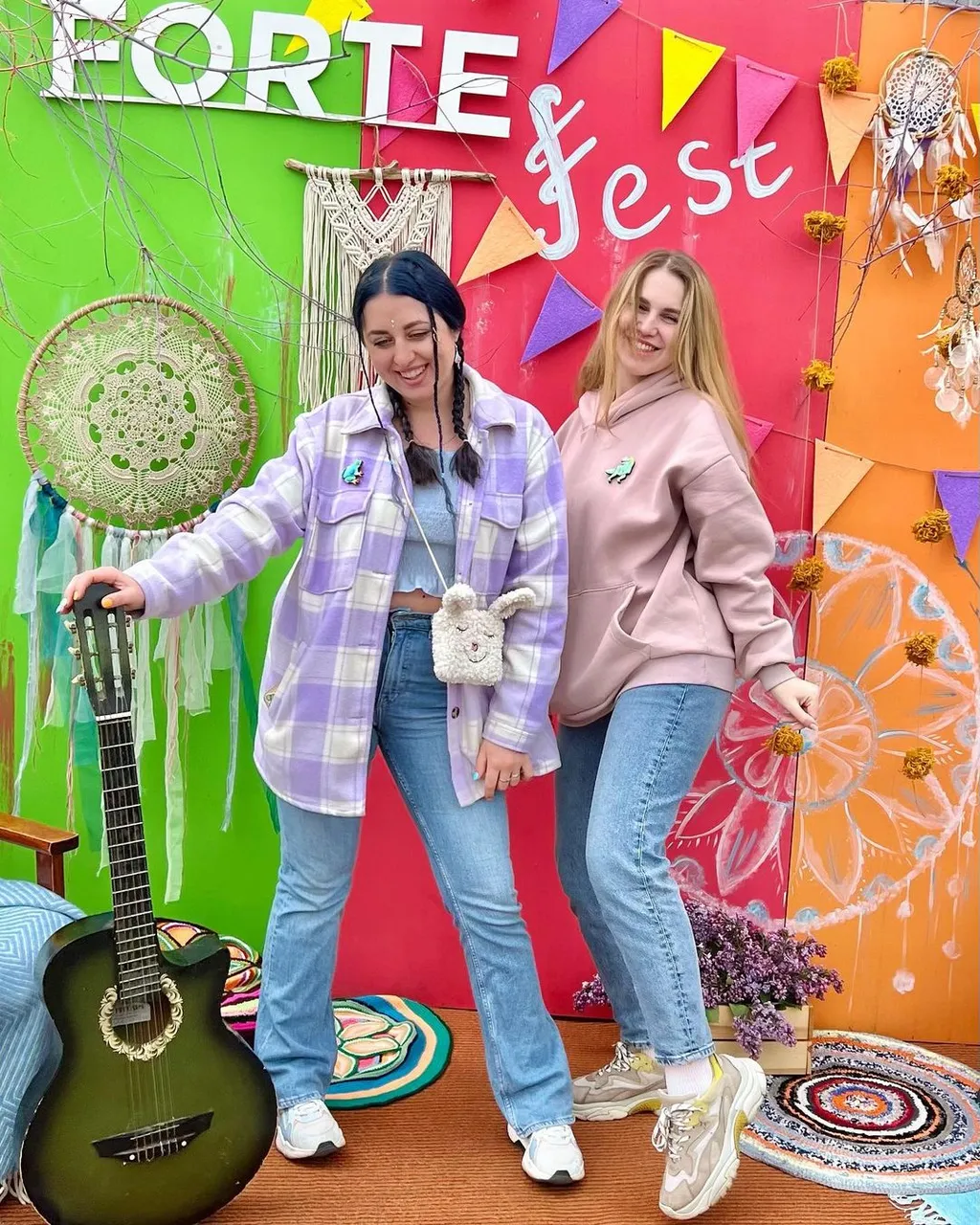 А это мы на нашем любимом @forte_fest !☀️
Хоть и был дождь, зато мы придумали тысячу и одну идею как спасти наши украшения и себя 😅
Ну и конечно же были рады всех видеть, очень любим такие мероприятия за живые встречи с вами, за новые знакомства и за море позитива и классной музыки💙🙏🏻