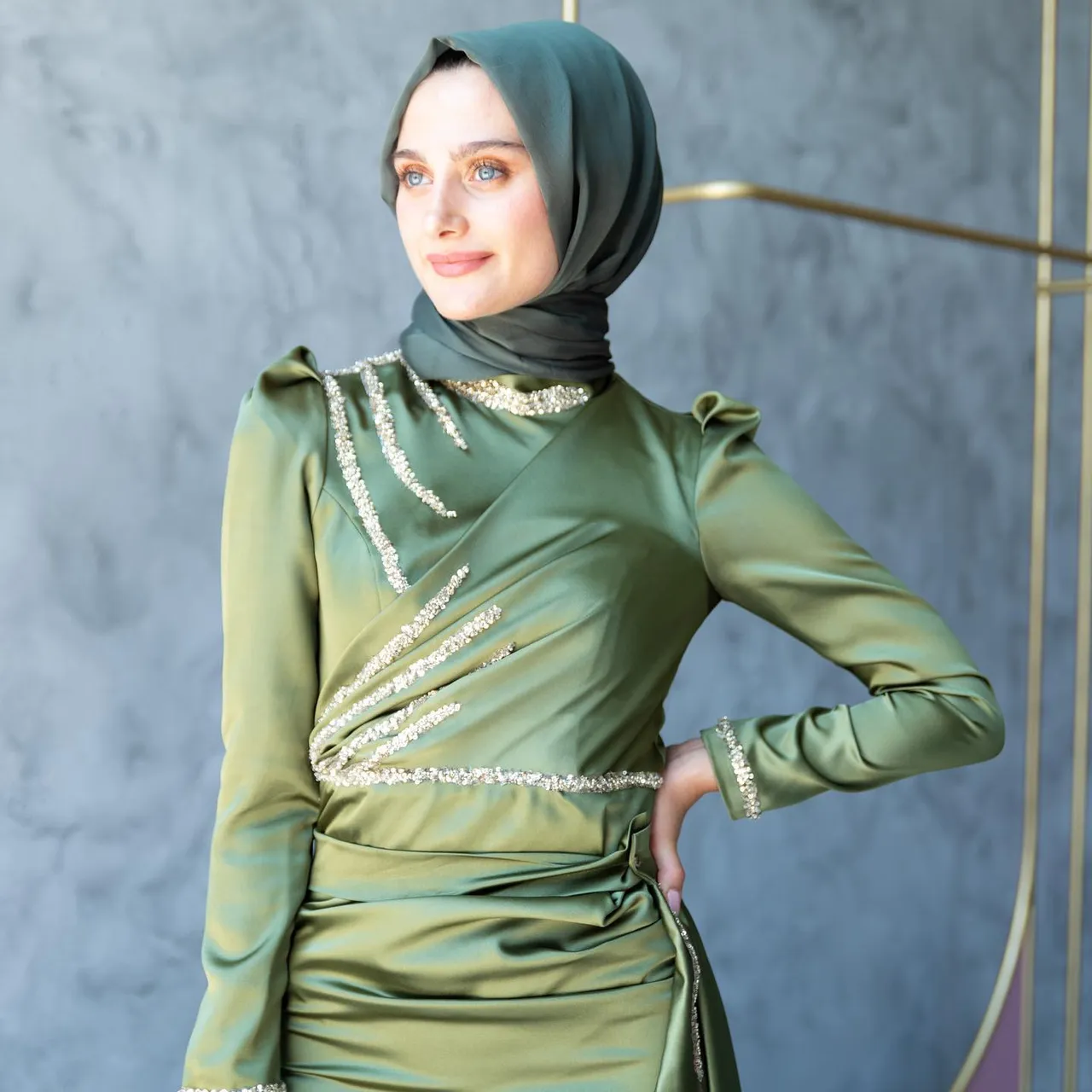 Asil Abiye💕
Tüm asaletiyle özel bir tasarım daha ahunarede
Düz kesim drapeli oturan iç elbisesi,seyyar kuyruklu eteğiyle özel günleriniz için tasarlandı💕
Harika renk seçenekleri ve detay güzellikleri kaydırmalıda💕
👉Koşulsuz İade veya Değişim
✈️Ücretsiz & Hızlı Kargo
☎️👉Whatsapp:+90 532 272 57 09
#tesettürabiyemodelleri #tesettürelbiseler #tesetturabiye #tasarımabiye #weddingdresses #muslimweddingdress #muslimweddingindonesia #muslimwear #hijabwear #sözelbisesi #nişanelbisesi #davetelbisesi #eventdress #eveningdress #muslimwear #hijabwear #kesfetteyiz