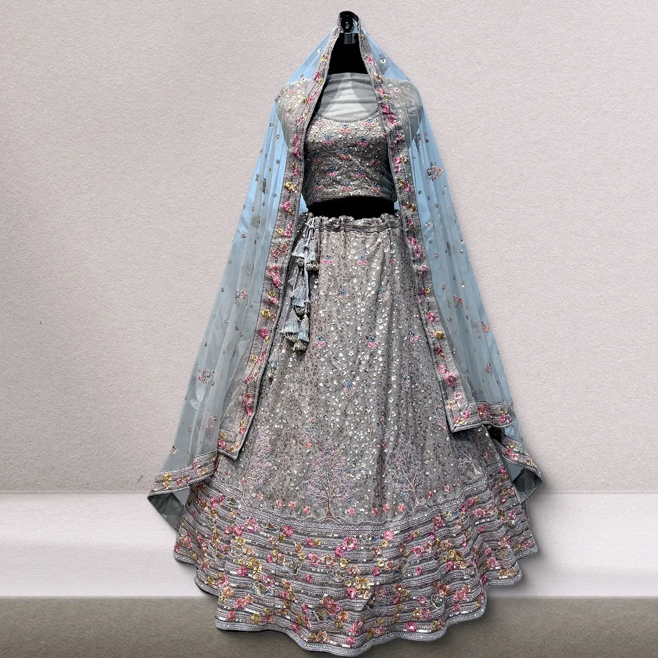 #lehengacholi #lehengacollection #lehengadesign #greyshimmerylehenga #greyflorallehenga #bluedupatta #weddinglehenga #receptionlehenga #engagementlehenga #girlishlehenga #bridesmaidlehenga