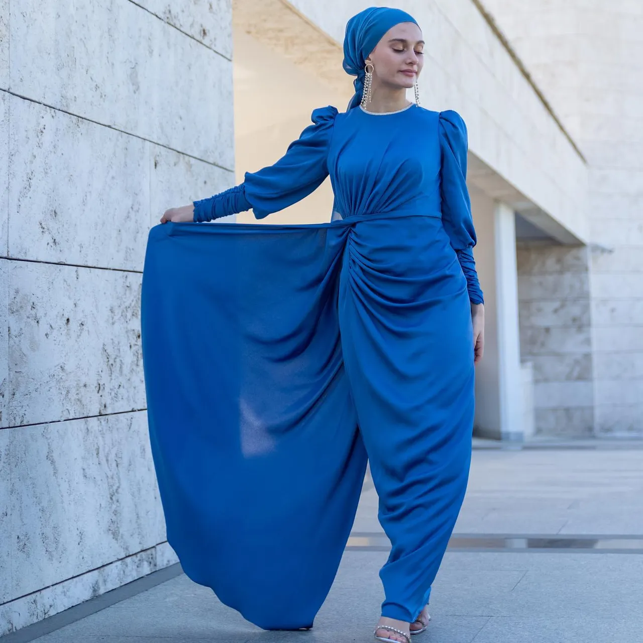 Lavin Abiye😍
Fiyat: 1200 TL (≈66 €) 💳
Hatlarınıza zarif bir silüet kazandıran ipek saten harika tasarım ahunarede
İlk alışverişinize özel 150₺ indirim ❤️
36-44 Beden Aralığı 💃
4 renk seçeneği (Sağa Kaydırın) 🌈
Türkiye ve Tüm Dünyaya Hızlı Kargo 🛩
Kredi Kartına Taksit İmkanı

Lavin Hijab Evening Dress😍
Price: 65€ 
38-44 EU Sizes Available
4 Color Option 🌈
Wordwide Express Delivery 🚚 
#tesettürabiyemodelleri #hijabfashion #hijablove #tesetturbutik #tesetturnisanlik #hijab #weddingdress #muslimweddingdress #hijabwear #tasarımabiye #eveningdress #eventdress