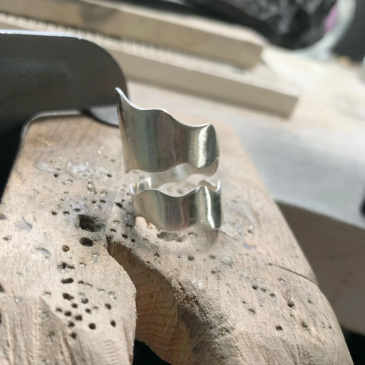 #ring #bague #silver #argent #핸드메이드주얼리 #오더메이드주얼리 #금속공예 #금속공예가 #디자이너주얼리  #갤러리 #주얼리선물 #핸드메이드 #실버주얼리