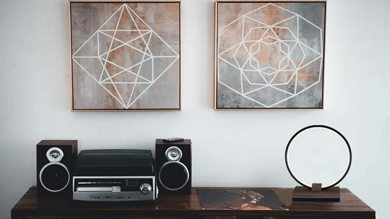 Minimal çizgilere sahip uzaktan kumandalı, ahşap tabanlı LED masa lambası✨ Remote control, wood-based LED table lamp with minimal lines✨ Photo credit➡️ @cerlov #aydinlatma #masalambasi #ahsap #ahsaptasarim #aydinlatmatasarimi #tasarim #dekorasyon #aydınlatma #masalambası #ahşap #ahşaptasarım #aydınlatmatasarımı #tasarım #interiordesign #handmade #handmadelighting #tasarım #tasarımfikirleri #evdekorasyonu #içdekorasyon #içdizayn #lighting #decoration #design #tablelamp #desklamp #etsy #DiversiDesign