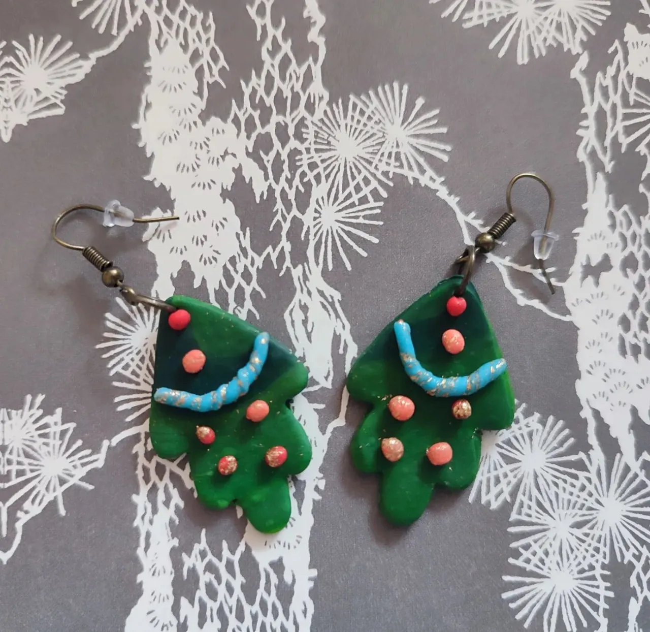 ¡Ya es Navidad!🎄
Christmas time! 🎅

#christmascollection #christmas #personalizables #pendientesartesanales #polimerclay #pendientes #arcillapolimerica #artesania #artesanal #etsy #etsyshop #handmadejewelry #handmade #handmadeearrings