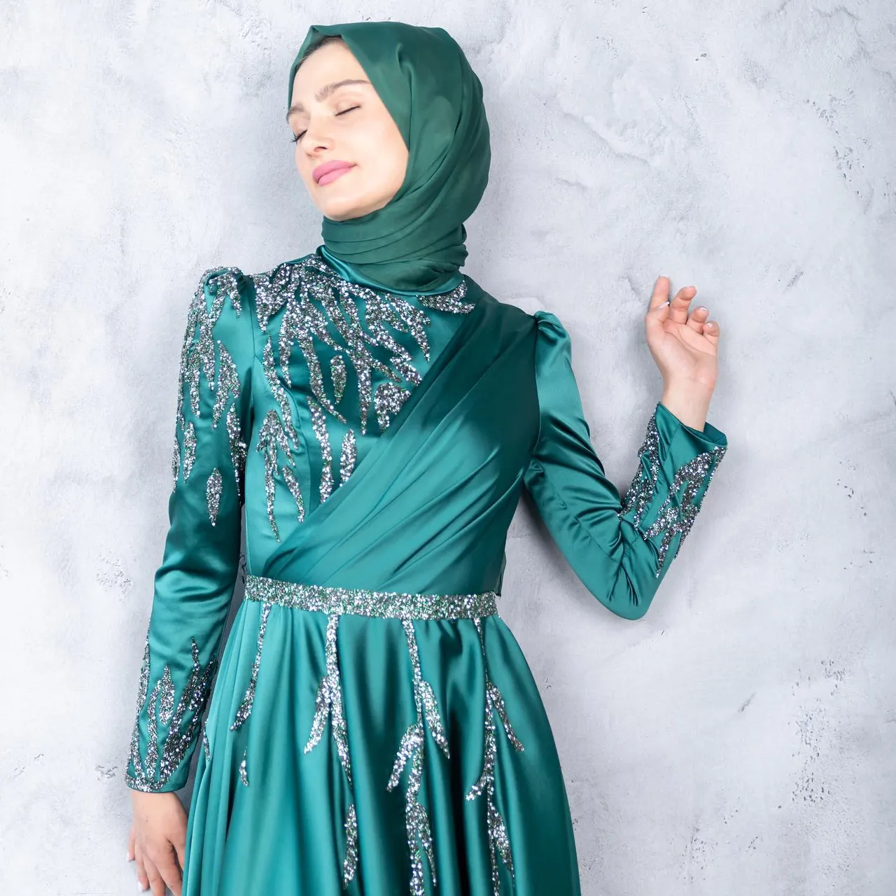 Hazal Abiye💕
Ama eteklerimiz uçuşunca kumaşımızın güzelliği bir nebze gözükmüyor mu🤗
İşlemeleri ve kesimi o kadar güzel kii klasiklerin baştacı diyebiliriz💕
Detay güzellikleri ve renk seçenekleri kaydırmalıdaa

👉Koşulsuz İade veya Değişim
✈️Ücretsiz & Hızlı Kargo
☎️👉Whatsapp:+90 532 272 57 09
#tesetturabiye#tasarımabiye #weddingdresses#modestdresses #modestclothing #muslimweddingdress #hijabwear #muslimwear #modestclothing #eveningdress #eveningdressmalaysia #eventdress #sözelbisesi #nişanelbisesi #davetelbise #kesfetteyiz