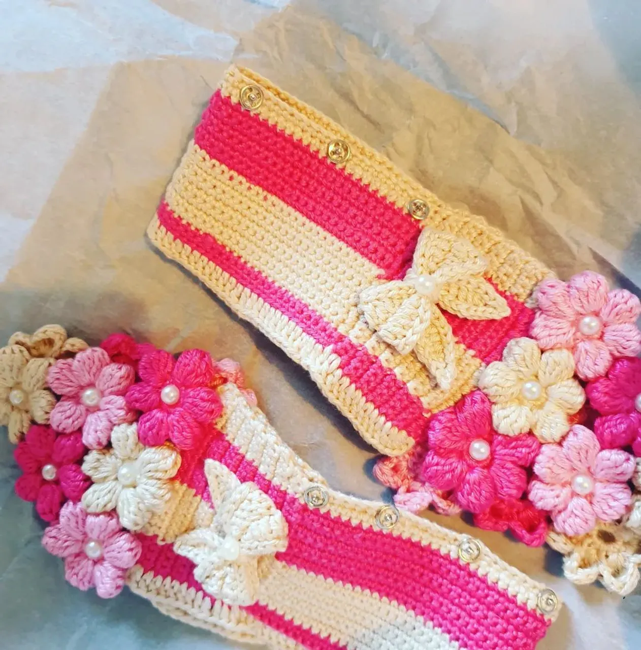 A big big shout out to @momm.ydo for this amazing product The Speedy Handle Covers. My speedy got 3 compliments in the boutique today. Especially impressed with the zipper pull and lock protectors 😍🤩.
❤
What can say apart from,  my speedy is happy,  you're one talented and clever lady! And I'll be coming back very very soon @momm.ydo 
🤎
Don't hesitate to buy this product, made to your request and colour choice in the UK!  Not one like it anywhere else that would like to accompany my bag
#luxurybagheaven #louisvuitton #lvspeedy20 #lvspeedy25 #lvspeedy #speedy30 #speedy20 #speedy30 #lvspeedybandouliere #edinburgh #madeinuk