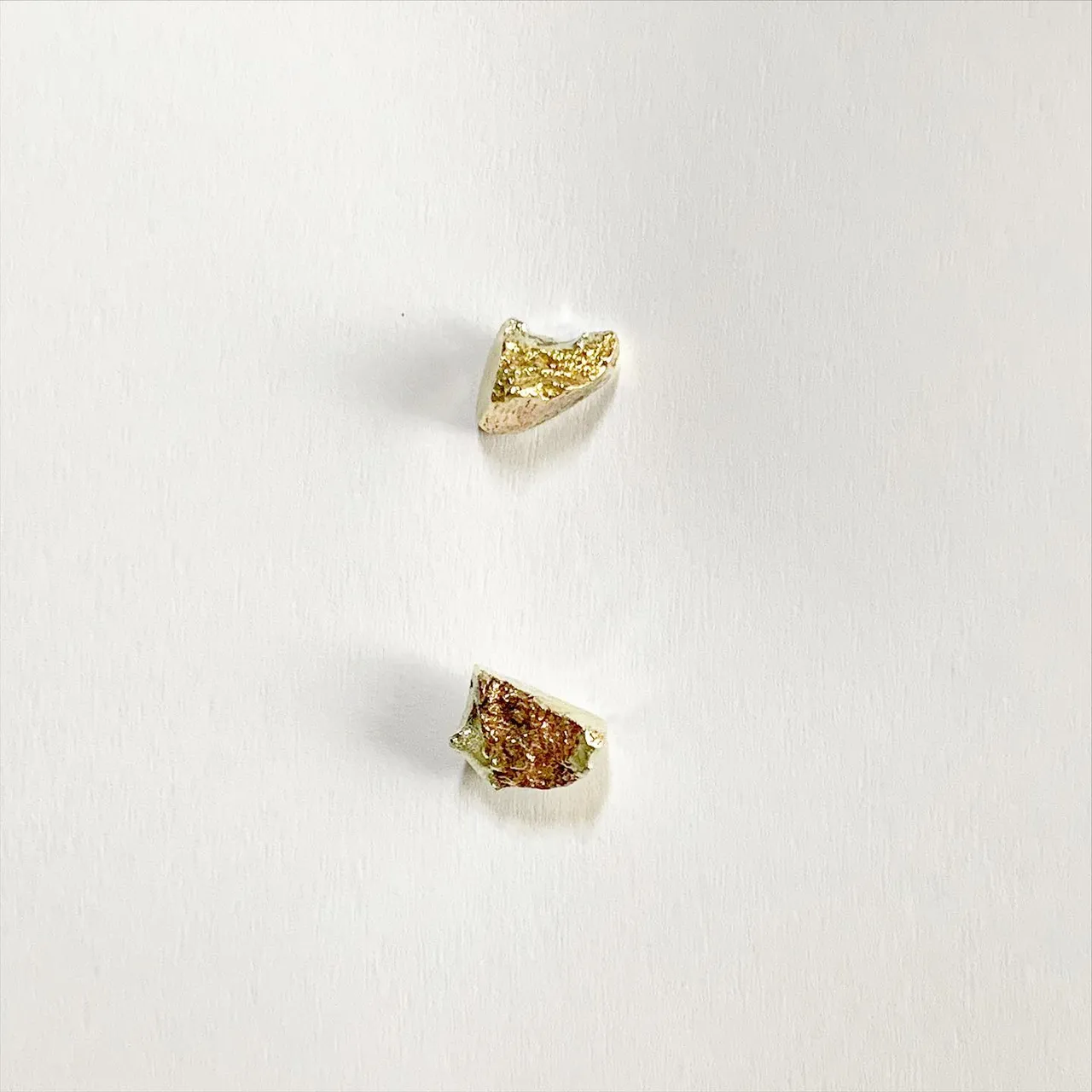 Bouclesd’oreilles 
Earrings
귀걸이 
Argent +cuivre jaune
Silver + brass 
I
o
h
c
o
Ë
s
n
i
m
#bouclesdoreilles #silver #brass 
#hademade #metalsmith #silversmith #bijouxhomme @iohcoesnim_homme #우연 #핸드메이드주얼리 #오더메이드주얼리 #금속공예 #금속공예가 #디자이너주얼리  #갤러리 #주얼리선물 #핸드메이드 #금속공예 #실버주얼리