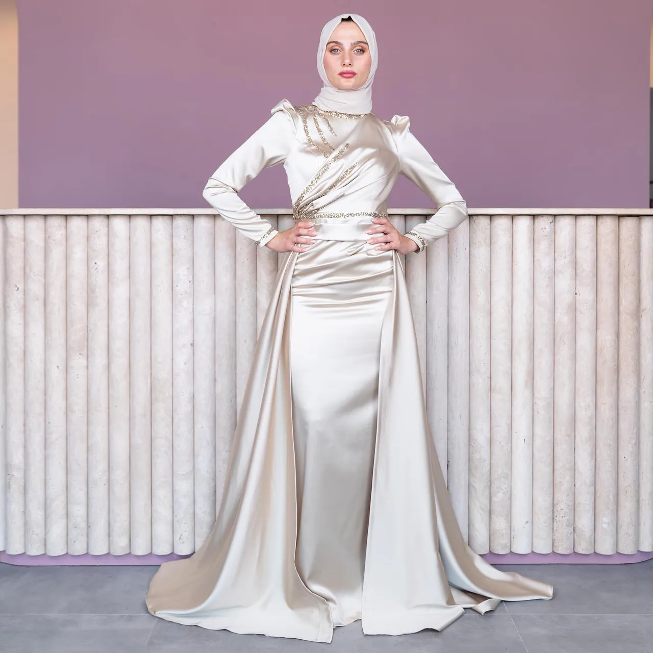 Asil Abiye💕
Tüm asaletiyle özel bir tasarım daha ahunarede
Düz kesim drapeli oturan iç elbisesi,seyyar kuyruklu eteğiyle özel günleriniz için tasarlandı💕
Harika renk seçenekleri ve detay güzellikleri kaydırmalıda💕
👉Koşulsuz İade veya Değişim
✈️Ücretsiz & Hızlı Kargo
☎️👉Whatsapp:+90 532 272 57 09
#tesettürabiyemodelleri #tesettürelbiseler #tesetturabiye #tasarımabiye #weddingdresses #muslimweddingdress #muslimweddingindonesia #muslimwear #hijabwear #sözelbisesi #nişanelbisesi #davetelbisesi #eventdress #eveningdress #muslimwear #hijabwear #kesfetteyiz