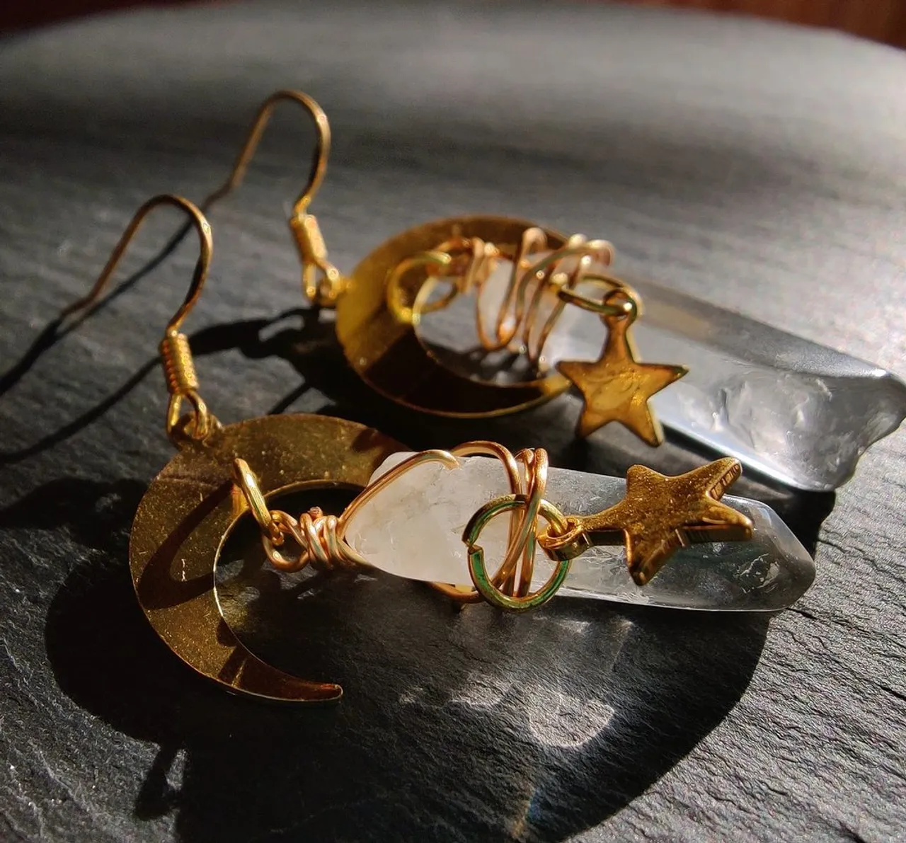 Magical earrings created only with good energy and love - little gift for beloved ones for coming up holidays 💫

#quartz #earrings #skyrim #handmade #handcrafted #etsy