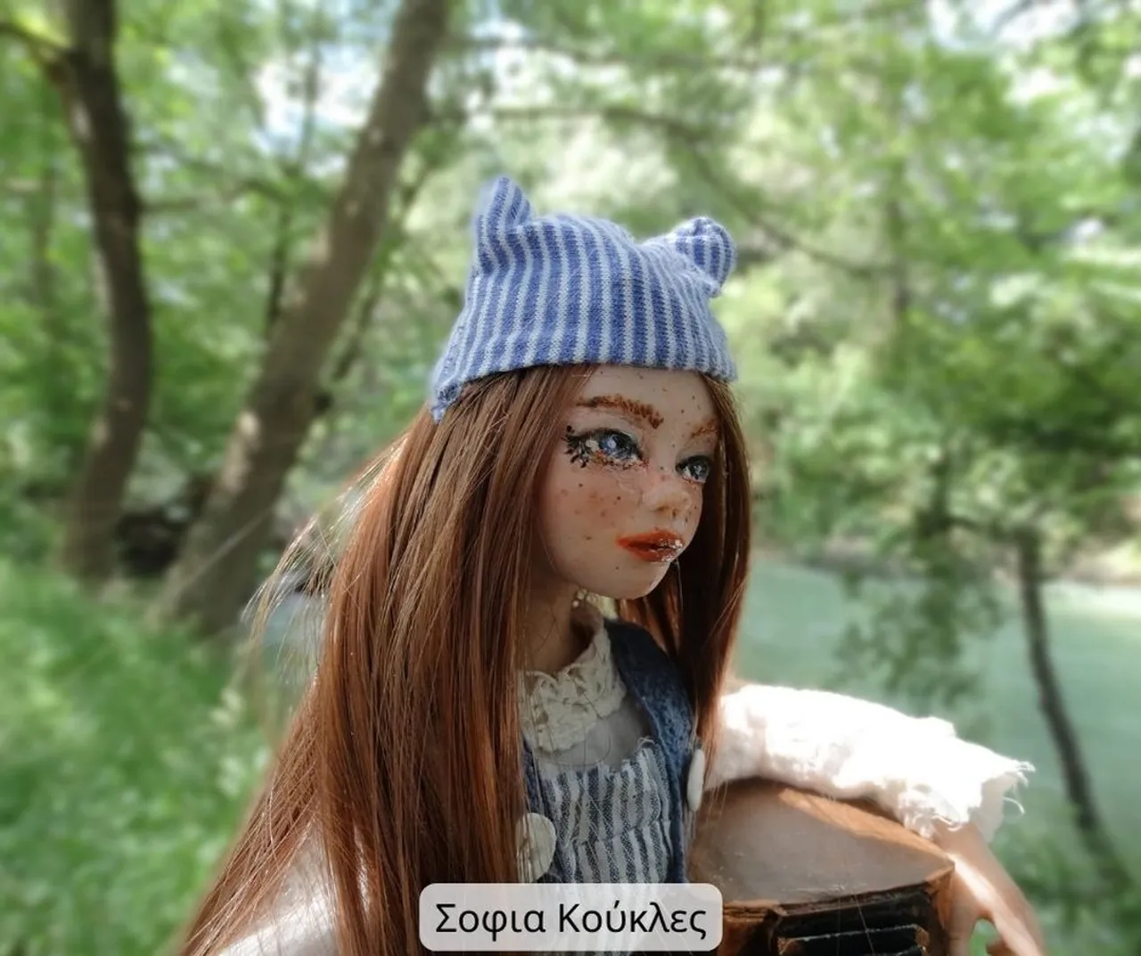 Απολαύστε μια υπέροχη δημιουργία από την Σοφια Κούκλες . Η μικρή φωτογράφος βγήκε για φωτογραφίες στην εξοχή , φτιαγμένη με πολυμερικό πηλό και τα ρούχα της ραμμένα στο χέρι. Βρείτε πολυμερικούς πηλούς εδώ: ➡  https://bit.ly/3O12FpV #clay #clayart #colors #polymerclay  #cernit