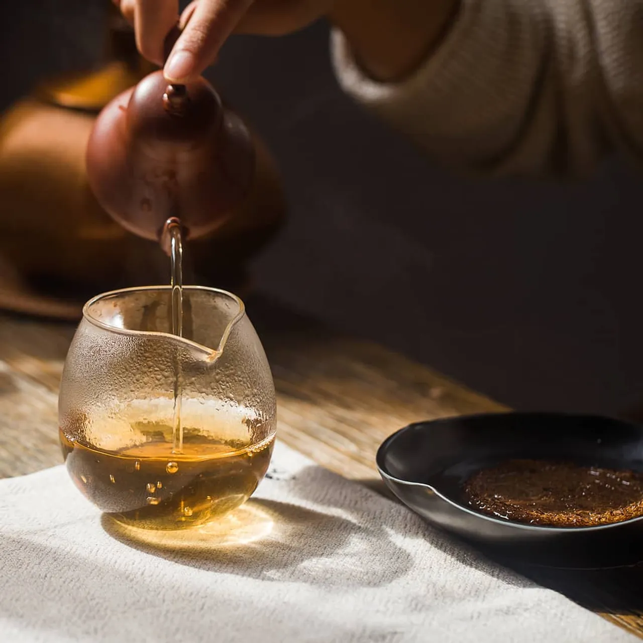 What's the right way to brew your daily cup of tea? Find out more from Tea Master Christopher Chau this afternoon at Old Village Pu Er (OVP). #tealovers #teaaddict #teatime #afternoontea #teagram #puer #puertea #puerh #puerhtea #cupoftea