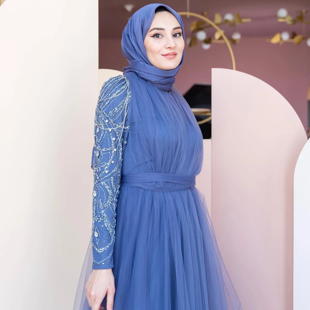 Prenses Abiye😍
Tül üzerine özel taş ve aksesur işlemeleriyle rüya gibi bir tasarım ahunare online ve mağazada❤️
Sizce hangi renkler daha eklenmeli?
36-42 Beden Aralığı 💃
Harika detay güzellikleri kaydırmalıda
Türkiye ve Tüm Dünyaya Hızlı Kargo 🛩
Hijab Wedding Dress😍
36-42 EU Sizes Available
Wordwide Express Delivery 🚚
#muslimweddingdress#weddingdress #weddinggown #gown