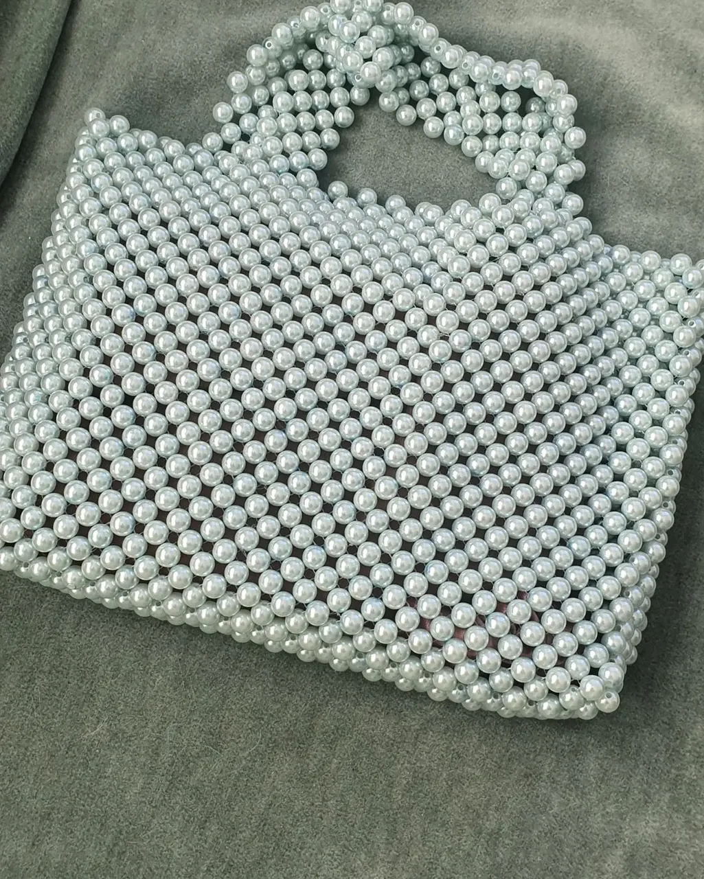 Размер: 21× 30 × 4см
Форма сумочки мягкая
Вес: 840гр
~ 1700шт

#maumaumiu_brand 
#bagpearl #pearl #pearlbag #beads #beadsbag #pērļusomas #pērles #бусины #сумки #somas