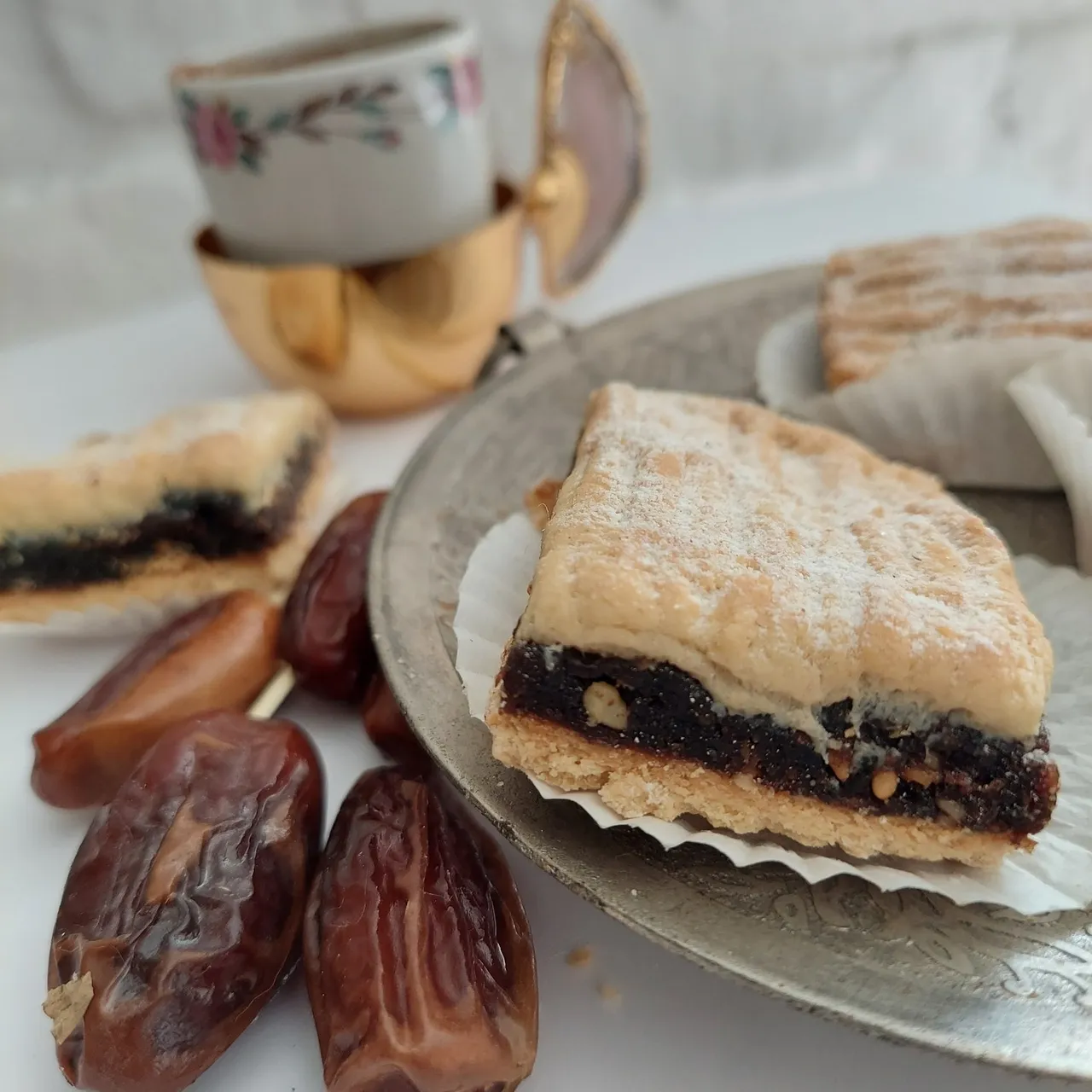 20 Pcs Maamoul Madd Dates| Handmade Sweet Stuffed Cookies with Semolina and Nuts, Christmas Gift, Holiday Cookies Gift, Ramadan Aid Gift

#etsy #etsyshop #etsyseller #etsysellersofinstagram #homemade #turkishfood #algerianfood #tunisianfood #maroccansnack #maamoul #stuffedcookies #cookies #christmascookies