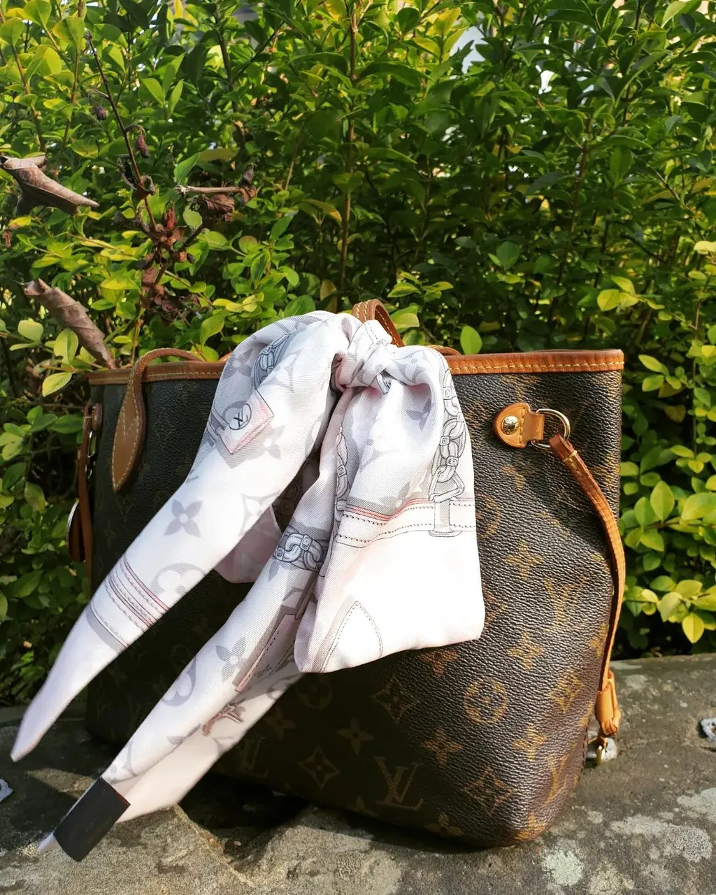 Listening to the wind and enjoying autumn colours💨
LUXURYBAGHEAVEN.COM  offers accessories for all 3 sizes of Neverfull:
-Insert (normal/zipped top)
-Shaper pillows 
-Waterproof pouch
-Upcycled canvas charms
💞
Come and visit Edinburgh (collection is free) or enjoy a secure delivery (UK or worldwide).
#luxurybags #luxurybagheaven #louisvuitton #lvneverfull #neverfullmm #neverfullgm #neverfullpm #lvbandeau #lvtwilly #baginsert #bagorganiser# #madeinuk #madetoorder #madeinscotland #edinburgh #scotland