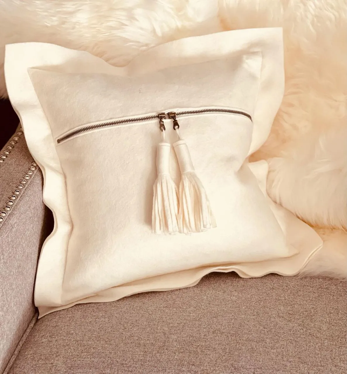 New California inspired wool pillows only at suedekloth.com!
#wool #giftideas #gift #madeinamerica #madeinusa #america #usa #handmade #custom #christmas #christmasdecor #whitedecor #homedecor #nursery #nurserydecor #wedding #weddinggiftidea #brass #mnmade