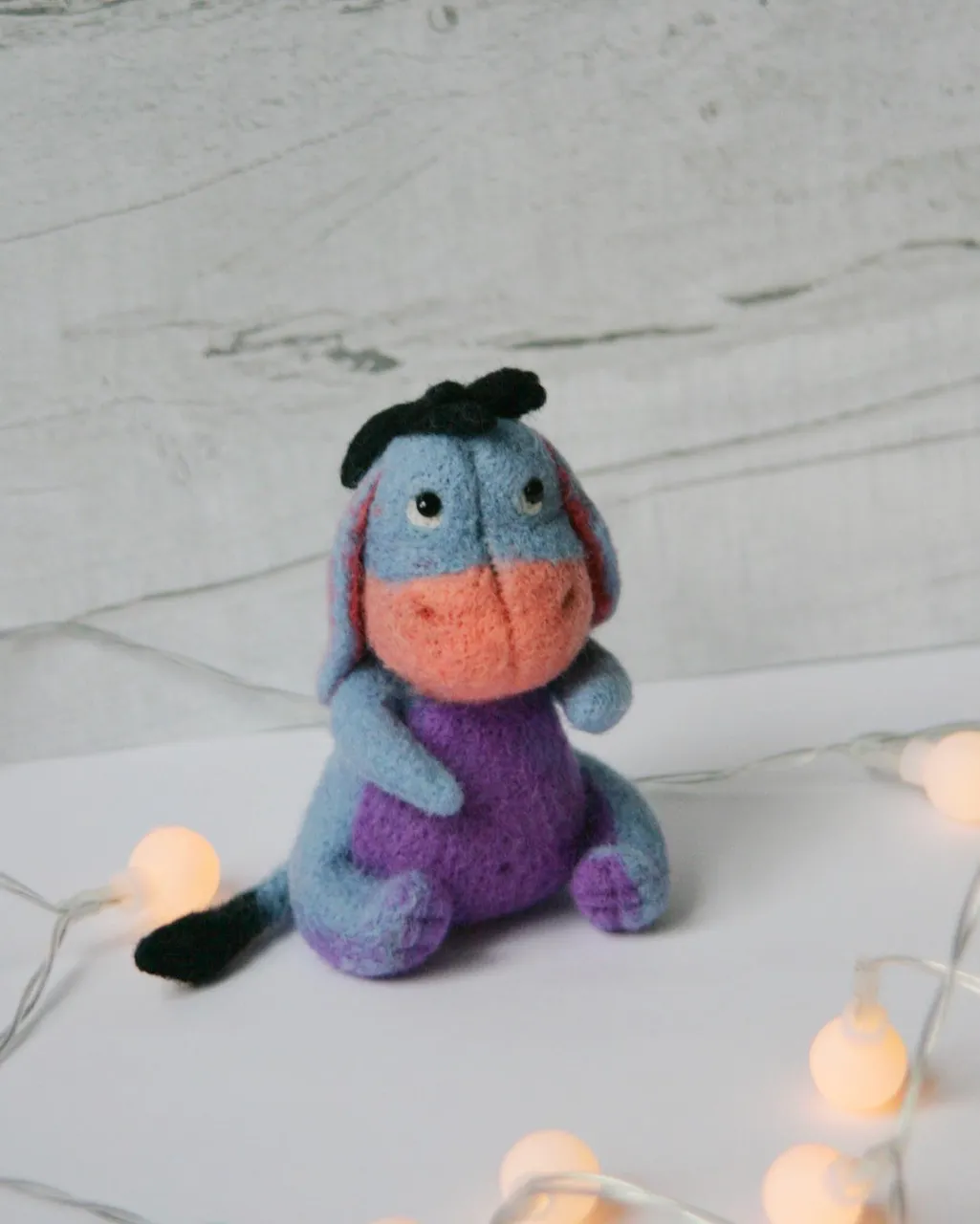 Ослик Иа 💙 
Милый глазастик , ищет домик 💙
Ростиком 9,5 см 
Сухое валяние , ручная работа 💙

#творчество #сухоеваляниешерстью #шерсть #ослик #осликиа #мультики #персонажи #ручнаяработа #подарок #назаказ #уют #санктпетербург #москва #калининград #войлок #валяние