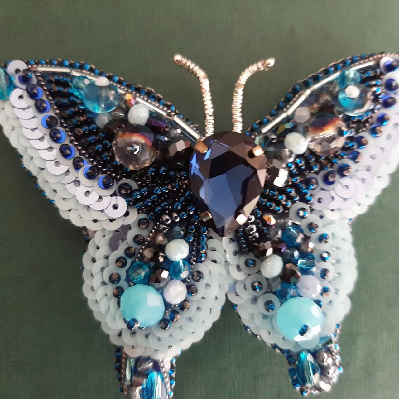 Брошь бабочка. Выполнена на заказ. Возможен повтор в разных цветовых решениях. #брошьбабочка #подарок2021 #present2021 #брошьназаказ
 Купить или заказать украшения ручной работы на сайте по очень хорошей цене.
#брошьсбисера #брошьукраина #купитьброшь #брошьвподарок #брошьспайеток #брошьсвоимируками #вышитаяброшь #брошьхендмейд #handmadebrooch #beadedbrooch #buybrooch
🇺🇦🇺🇦🇺🇦🇺🇦🇺🇦 Для заказа по Украине 
https://shafa.ua/member/olgashulgina20
И https://shulginaolga2.crafta.ua/
🌏🌎🌍🌎🌏🌎🌍🔥👚👚👚🔥🔥Доставка в другие страны 
https://www.etsy.com/shop/DigiUniquePrintBox?ref=seller-platform-mcnav