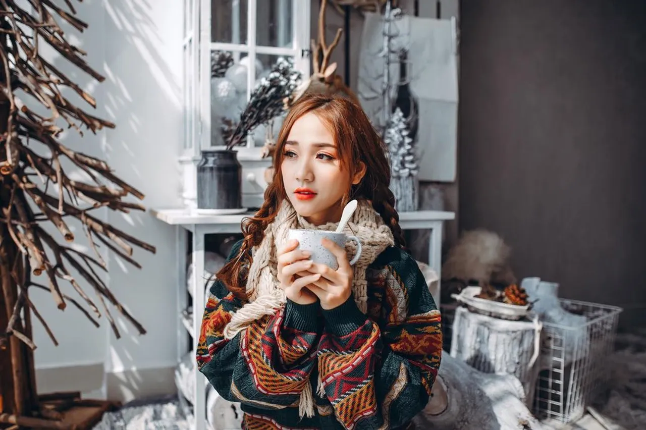 Liebe Spoony-Freunde,

Lange haben wir nichts von uns hören lassen … auch wenn derzeit nicht DIE Teezeit des Jahres ist, genießen wir #TeeImLöffel täglich 🥰 

Doch nicht nur genießen, sondern optimieren und erweitern ist derzeit das Motto! Wir basteln an verdammt vielen Dingen im Hintergrund und freuen uns, demnächst einige Projekte und Produkte mit euch teilen zu können 😉

Deshalb: bleibt gespannt und achtsam, denn bald geht’s hier rund 😅

#Spoondrink #Löffeltee #TeeLiebe #Tee #TeeLiebhaber #TeeTrinken #TeeKultur