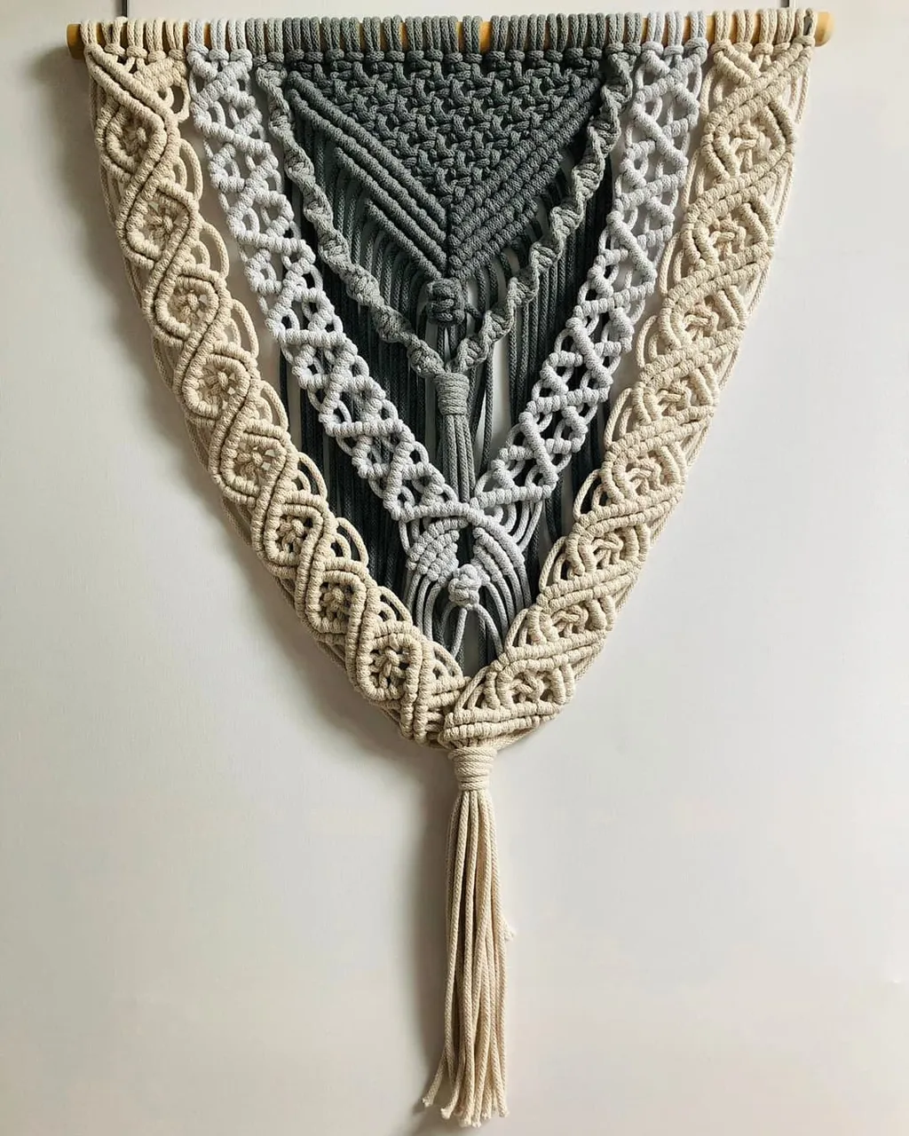 My second macrame! 🤗
#macrame #macramemakers #makramapolska #makramarękodzieło #makrama #handmade #ombrecolor #ombre #bohostyle #boho #interiordecor